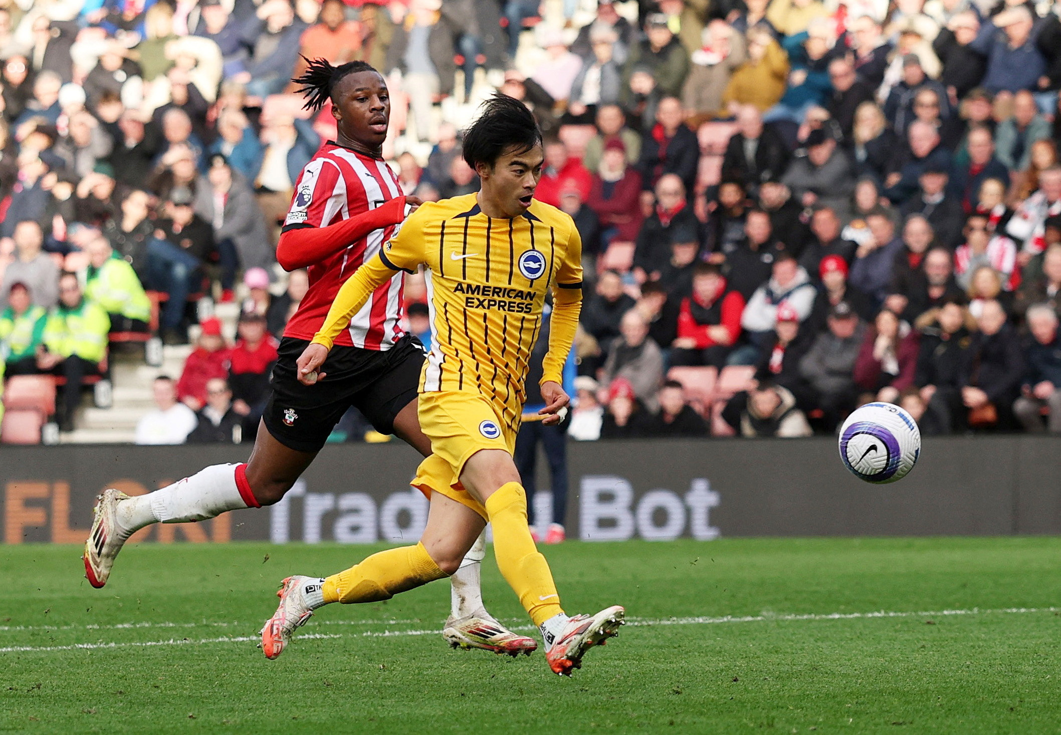 サッカー＝ブライトン圧勝、三笘が公式戦3試合連続ゴール | ロイター