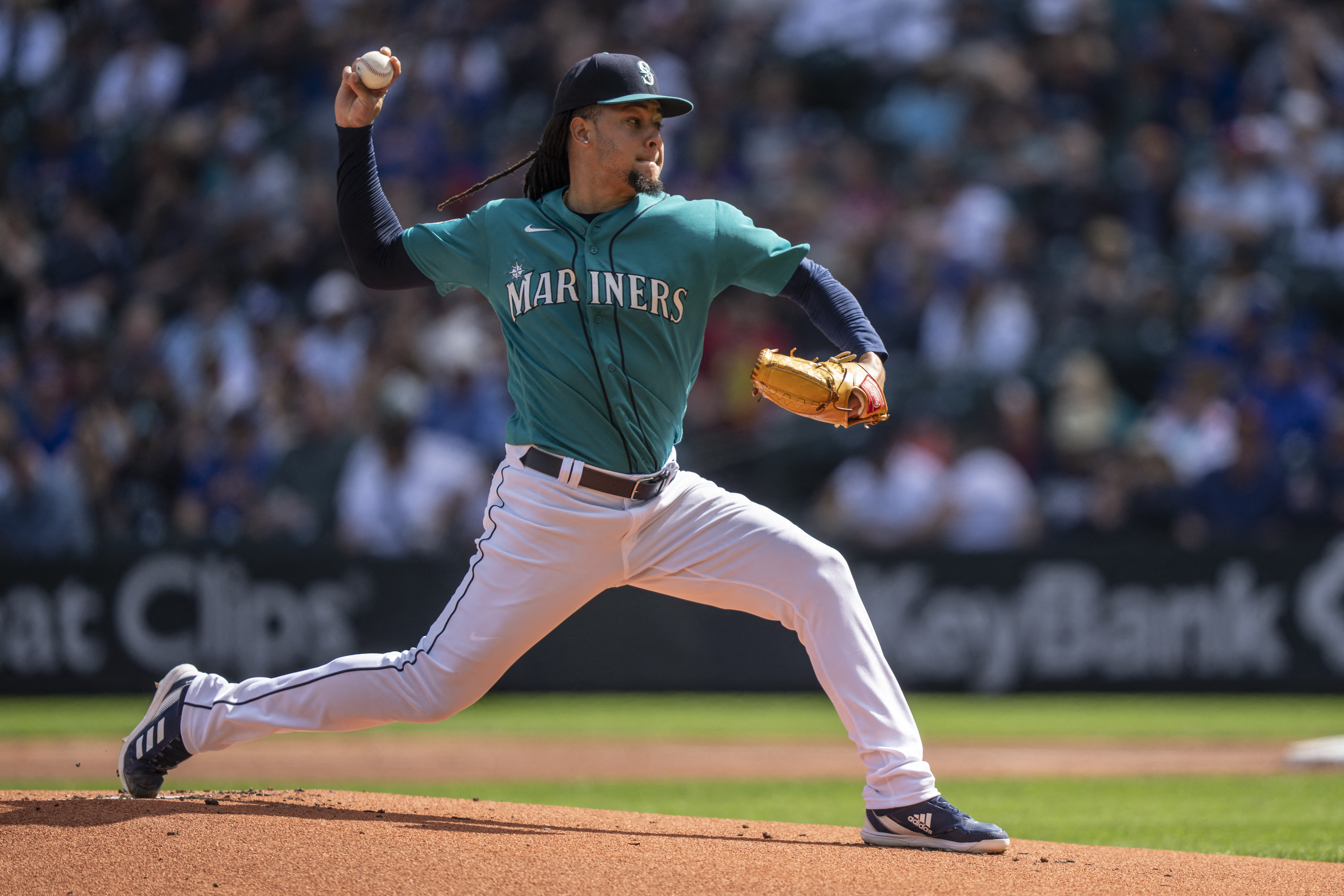 Mariners keep pace in playoff run, 3-2 over Angels