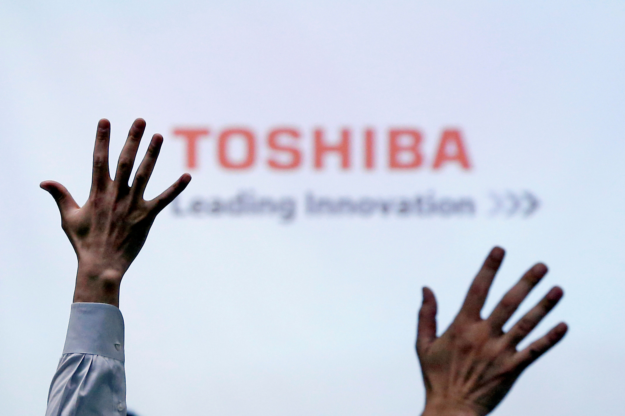 Reporters raise their hands for a question during a Toshiba news conference at the company headquarters in Tokyo, Japan, June 23, 2017. REUTERS/Issei Kato