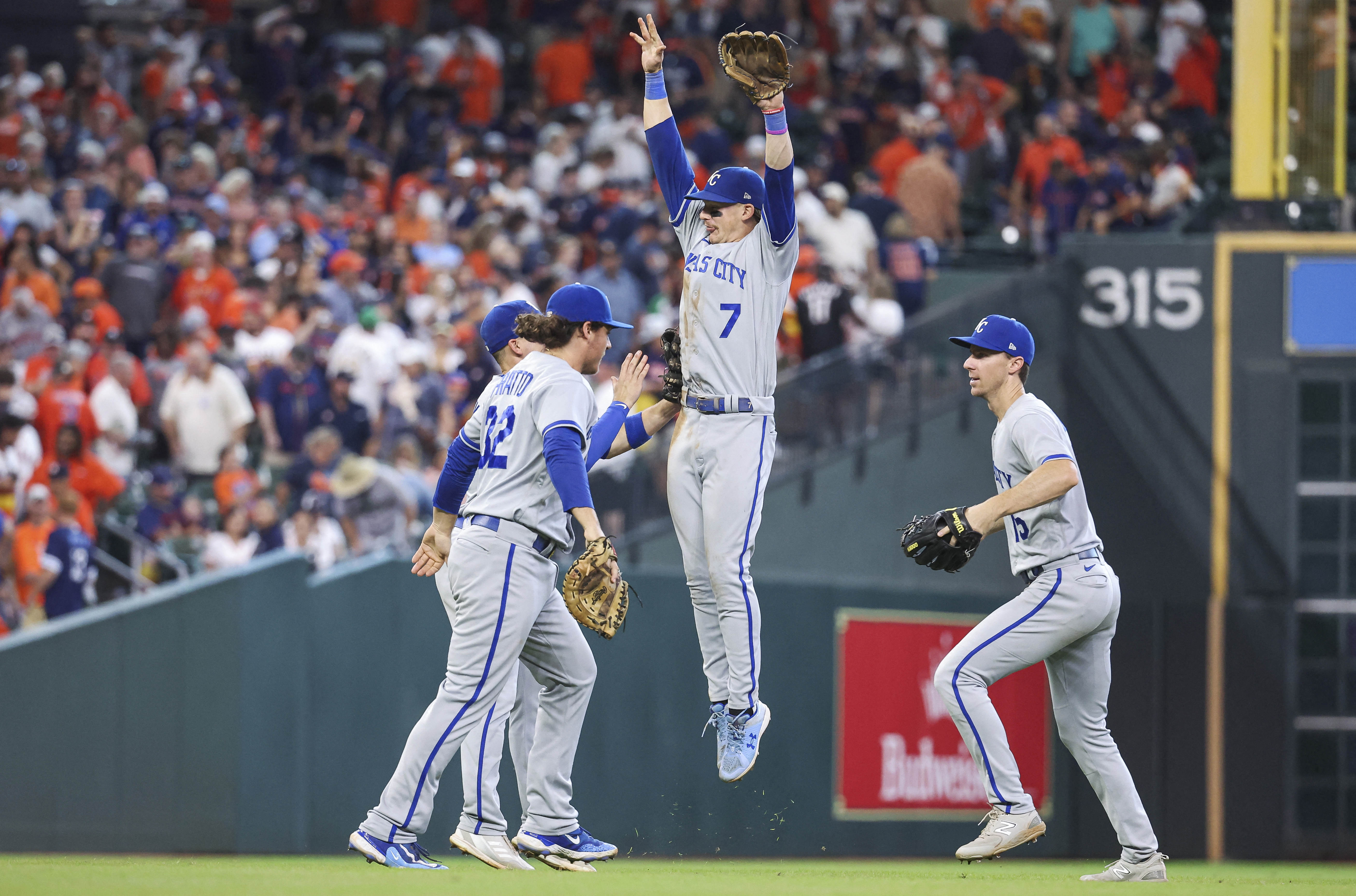 Kansas City Royals-Toronto Blue Jays game at risk because of hole