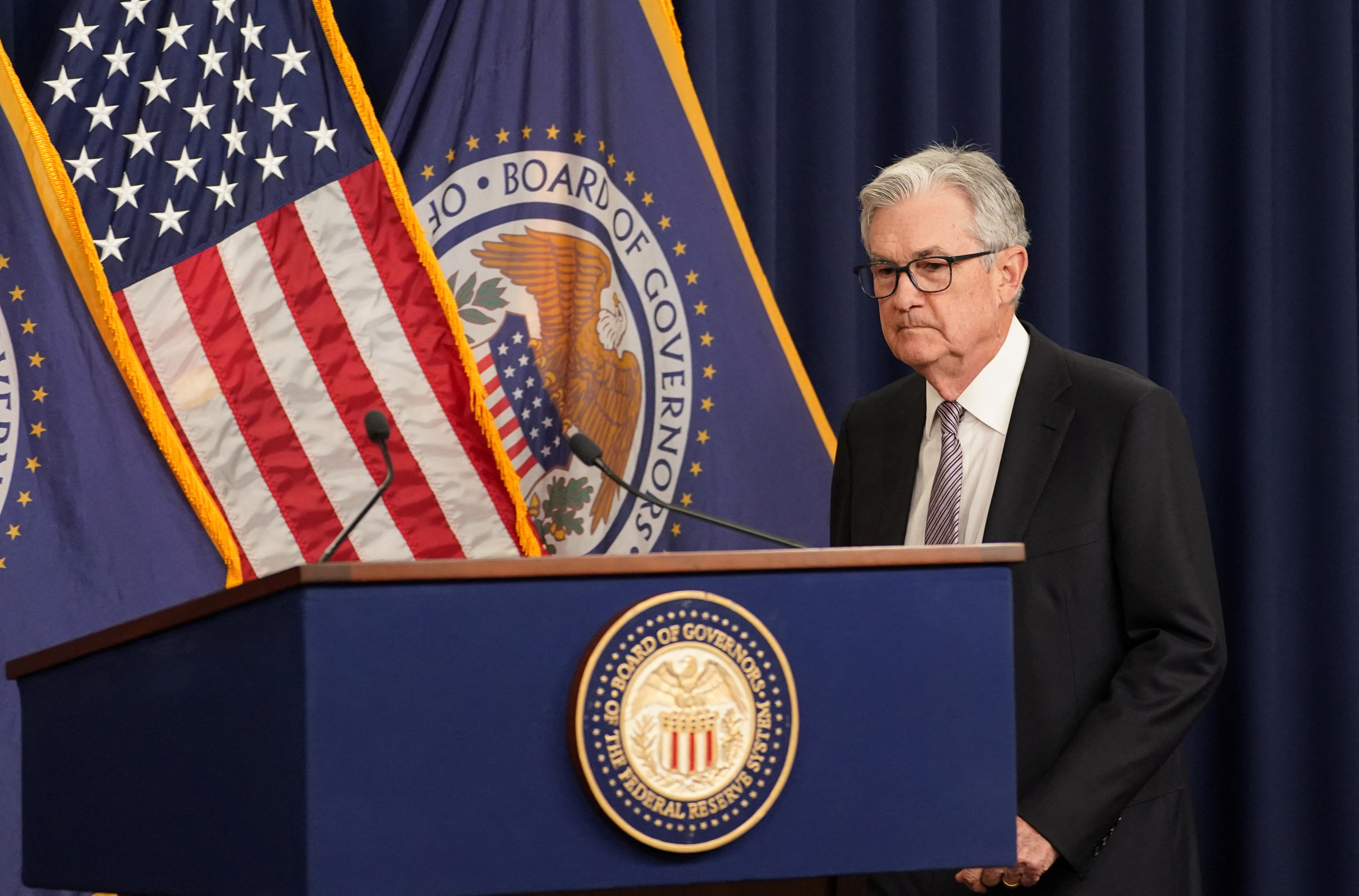 O presidente do Federal Reserve, Powell, dá uma coletiva de imprensa em Washington