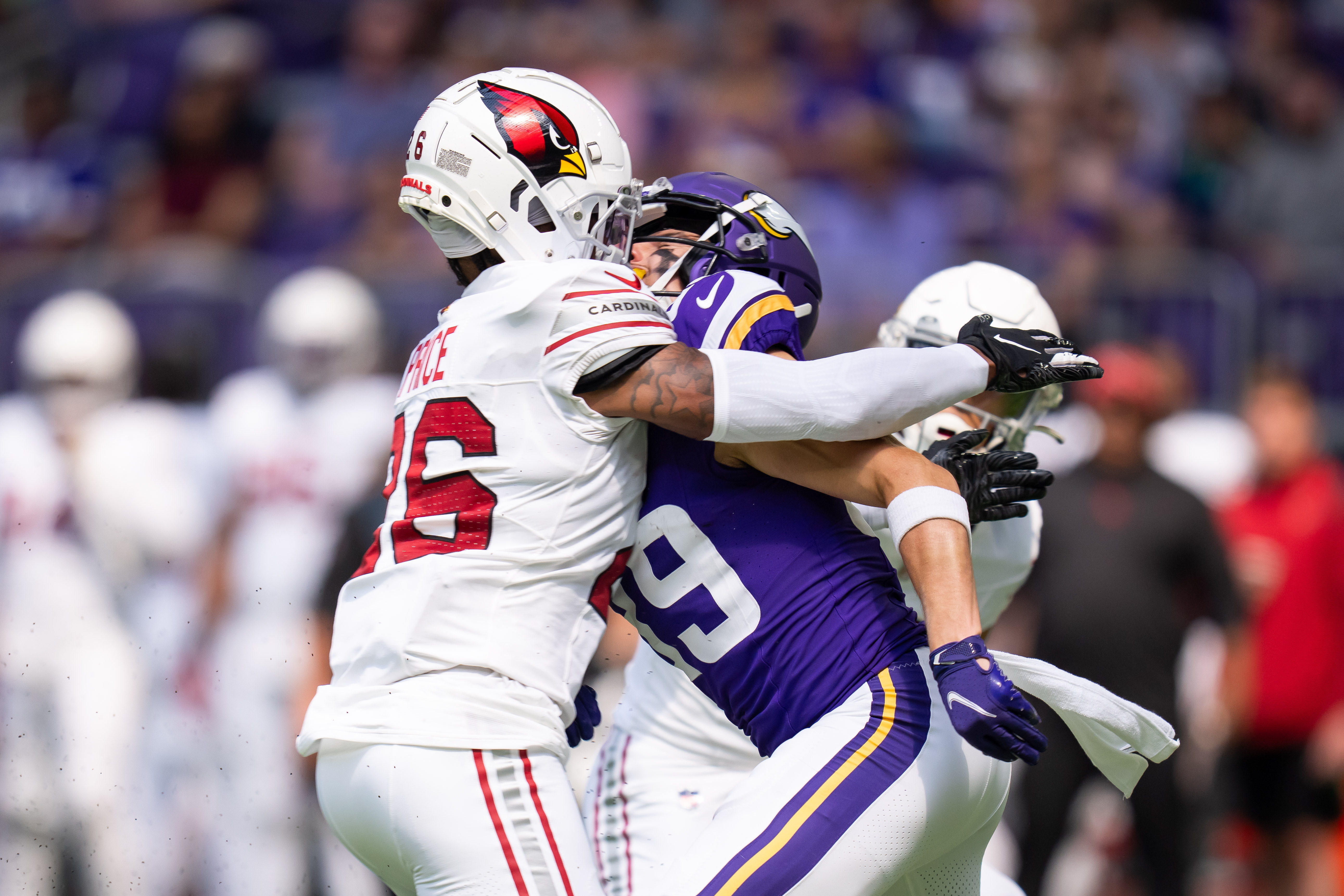 Defense rallies Cardinals past Vikings, 18-17