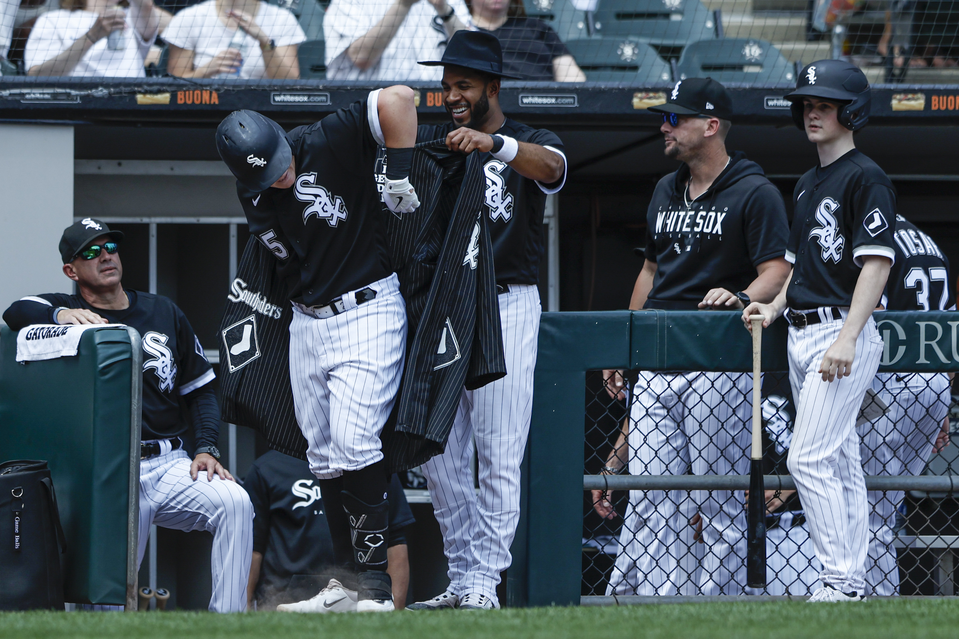 Chicago White Sox allow 5 runs in 9th in 5-1 loss to Miami Marlin