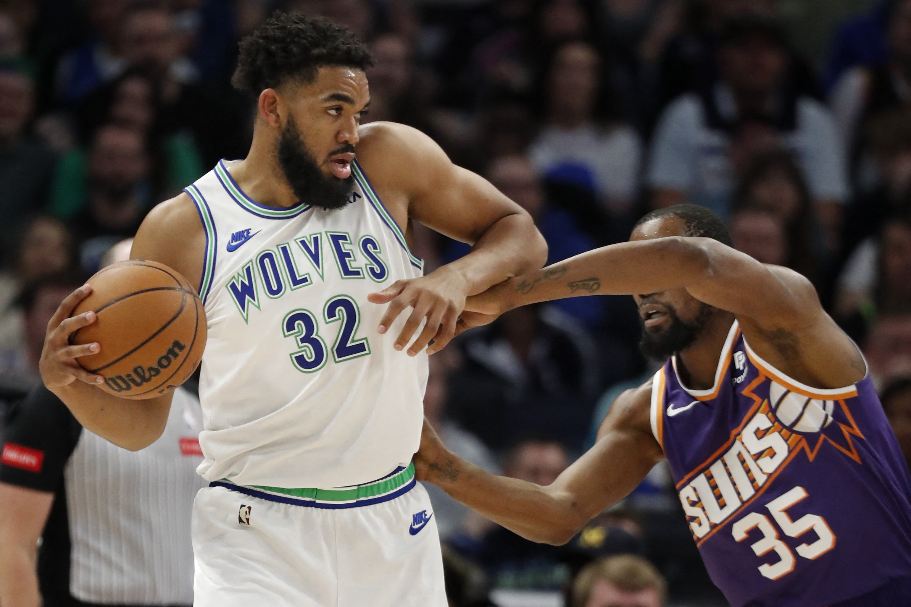 Suns clobber Wolves in playoff preview | Reuters