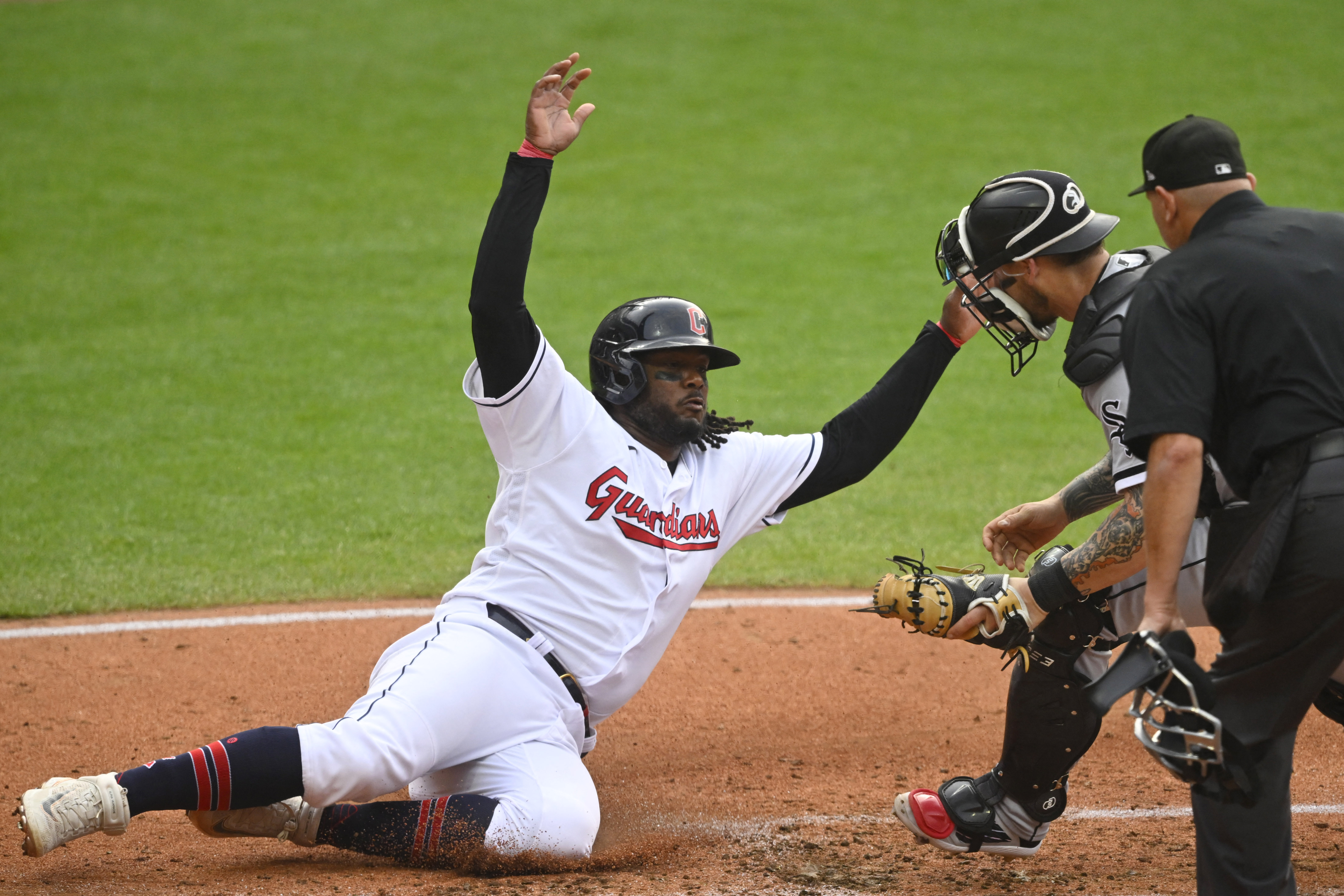 White Sox use 3-run seventh to down Guardians