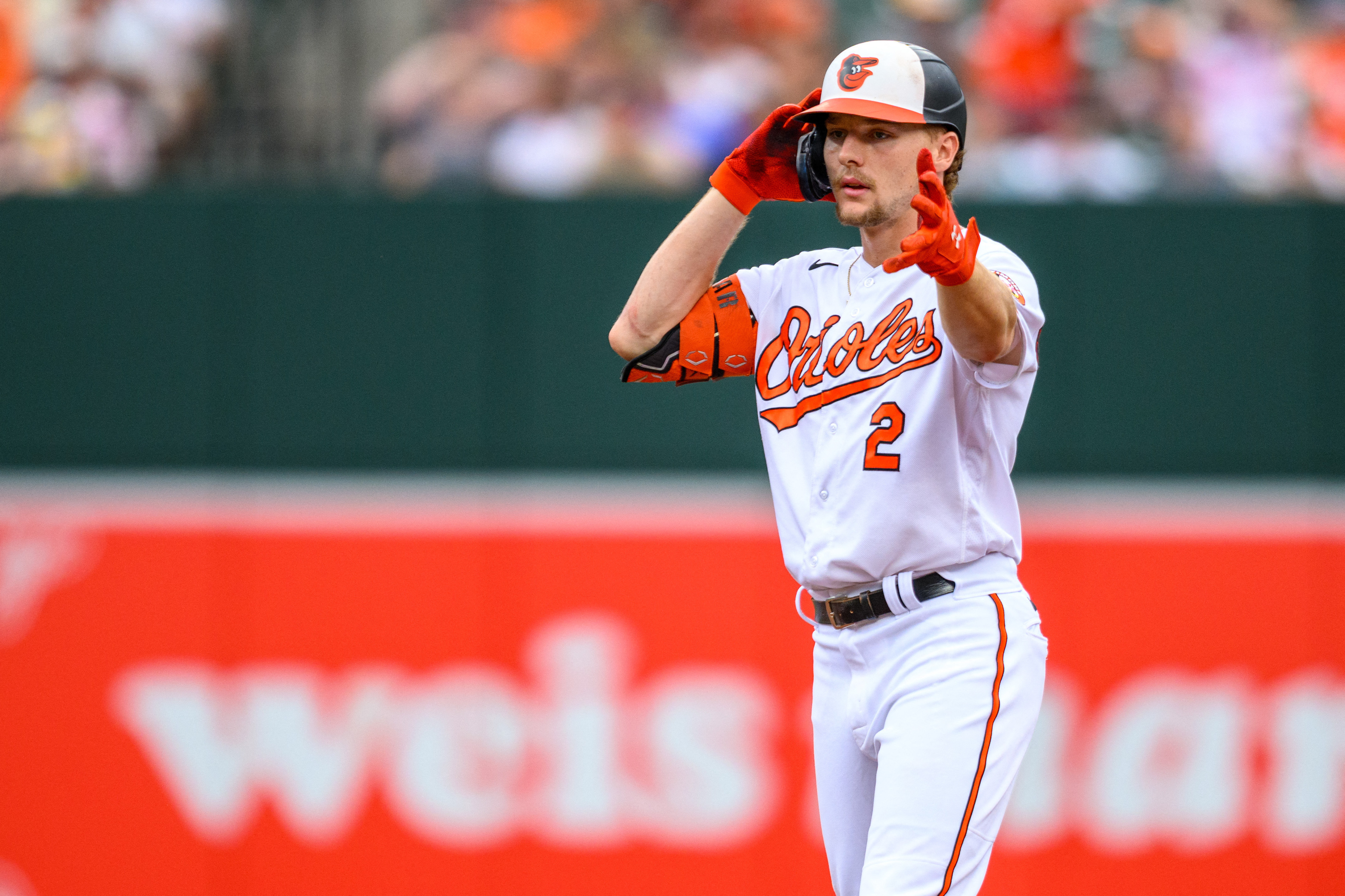 Santander shines again and Bradish is sharp as Orioles edge Mariners 3-2