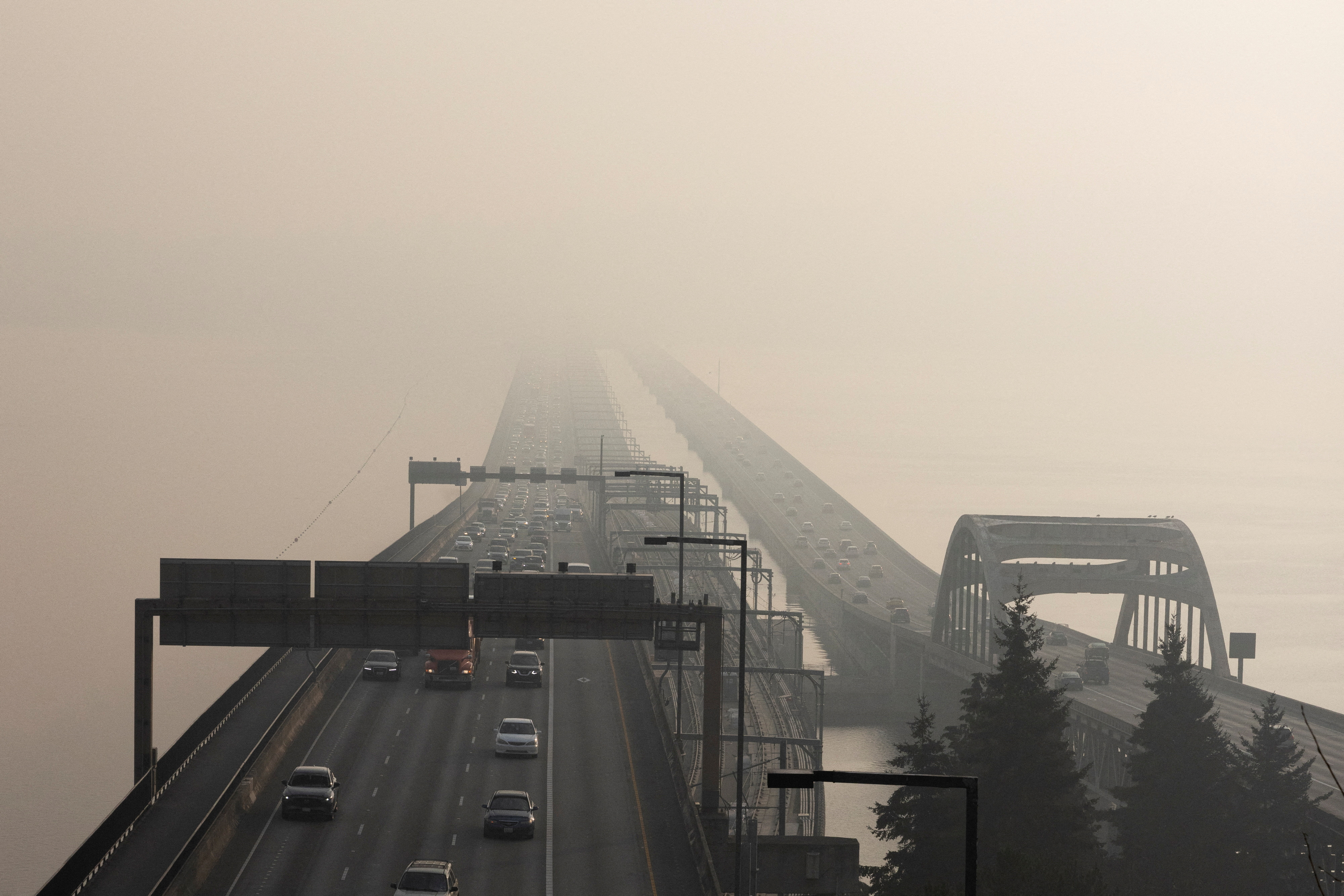 Wildfire smoke in U.S. Northwest, chokes residents in Seattle