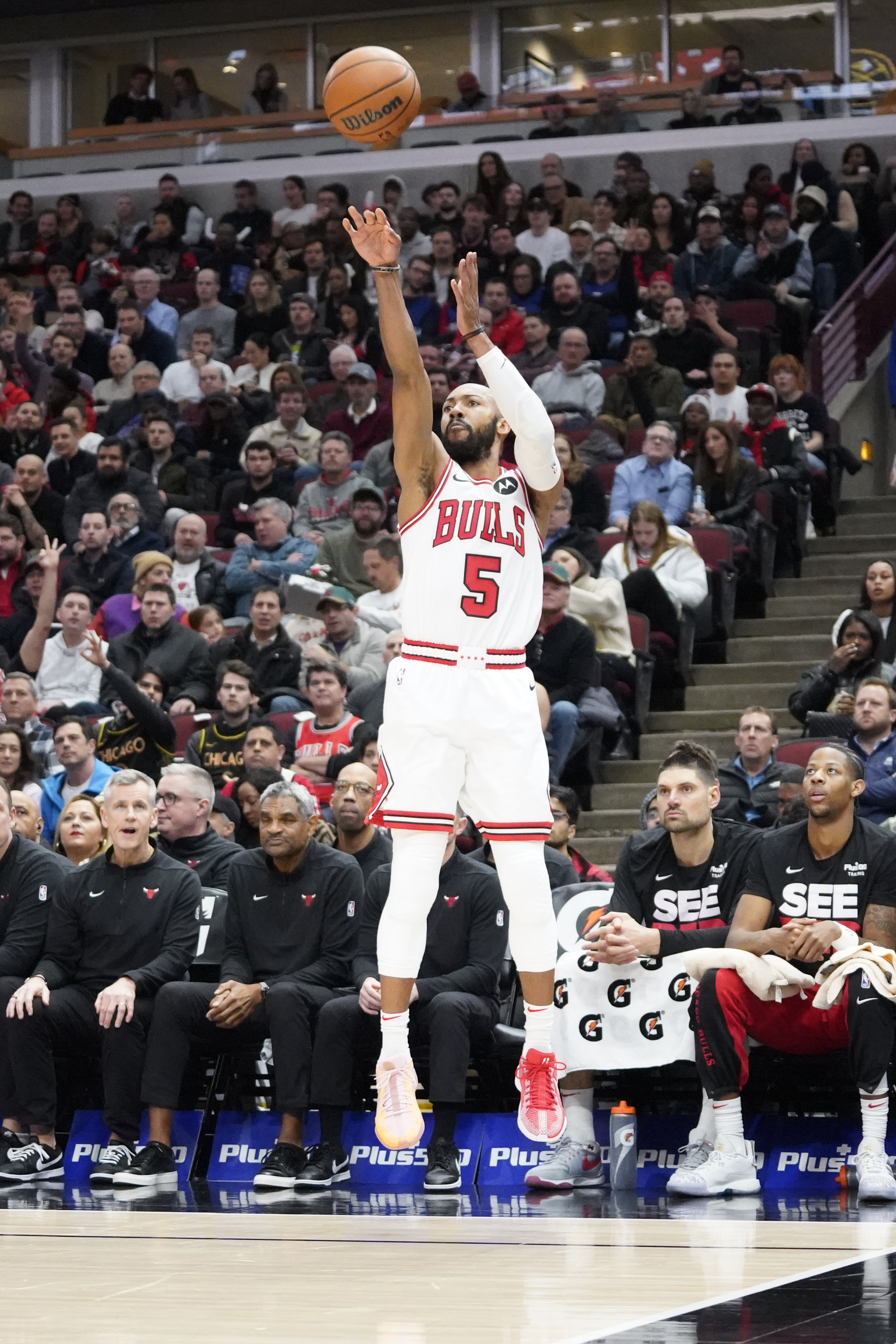 Despite Nikola Jokic's ejection, Nuggets beat Bulls