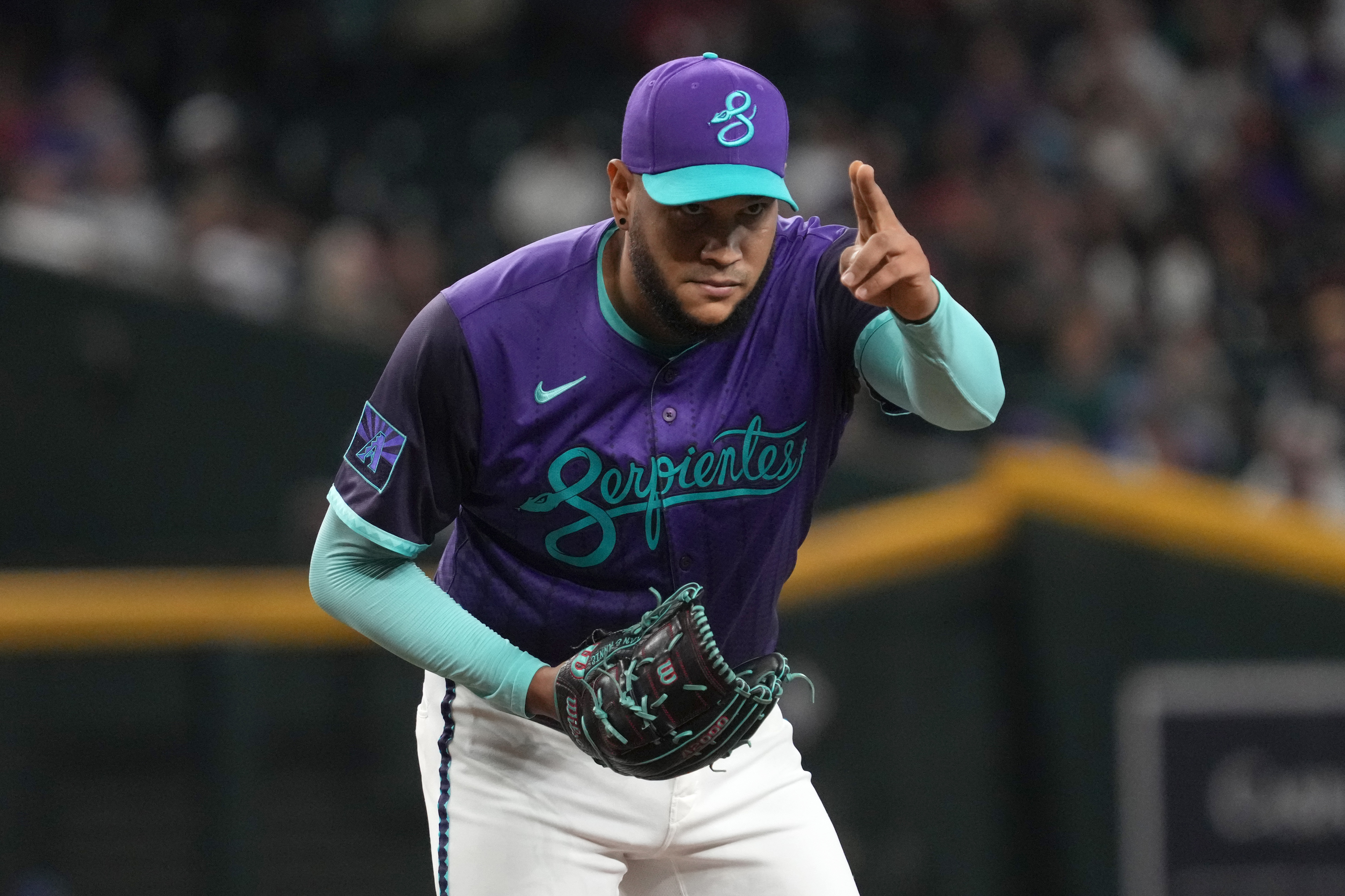 Diamondbacks belt three home runs, double up Red Sox | Reuters
