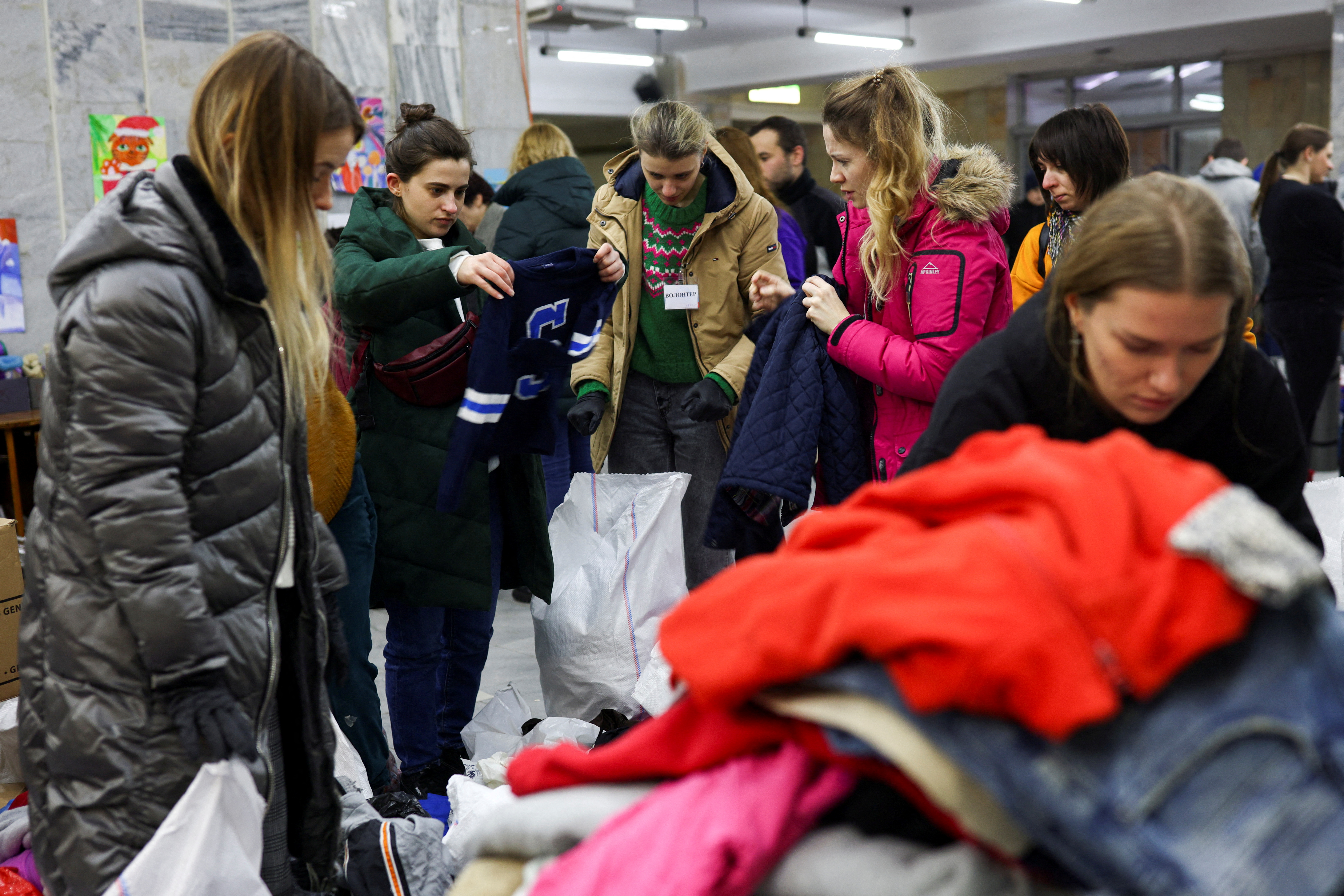 Volunteers in Lviv bring food and essentials to Ukrainians fleeing war