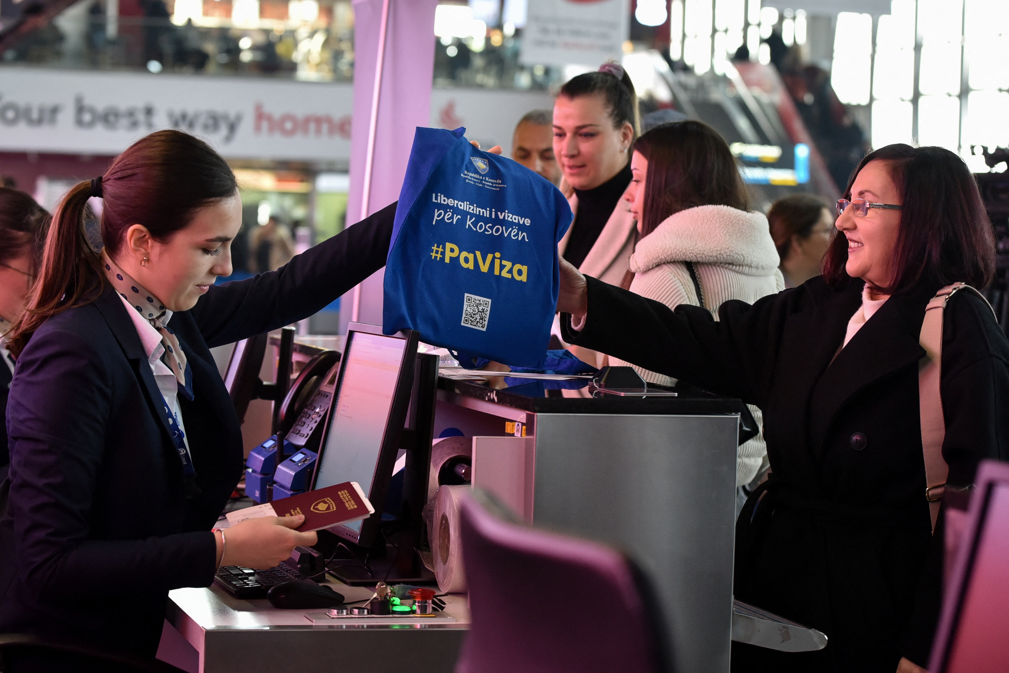 Kosovars start to travel to Schengen area without visas