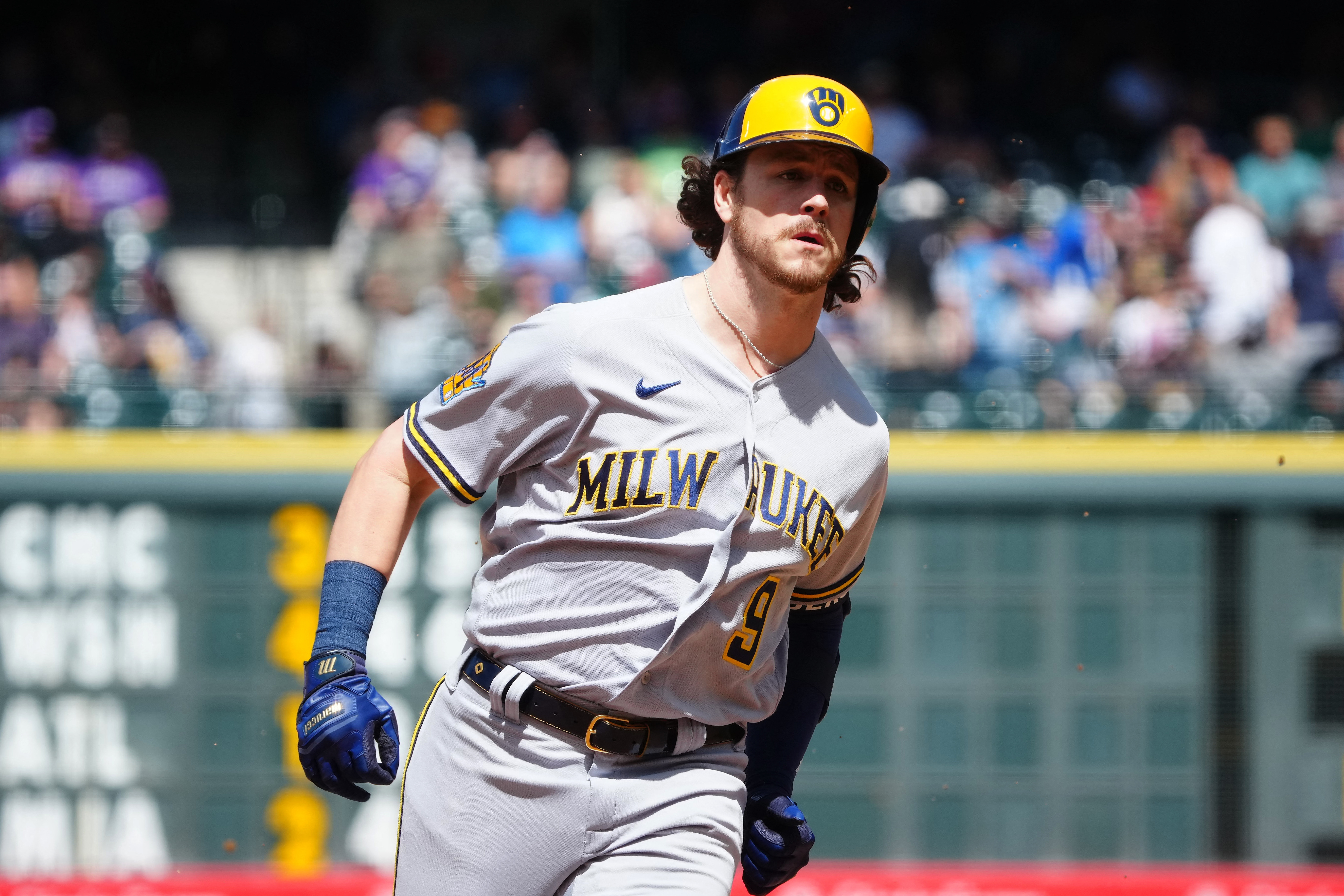 Mike Moustakas goes deep twice, Milwaukee Brewers top Pittsburgh