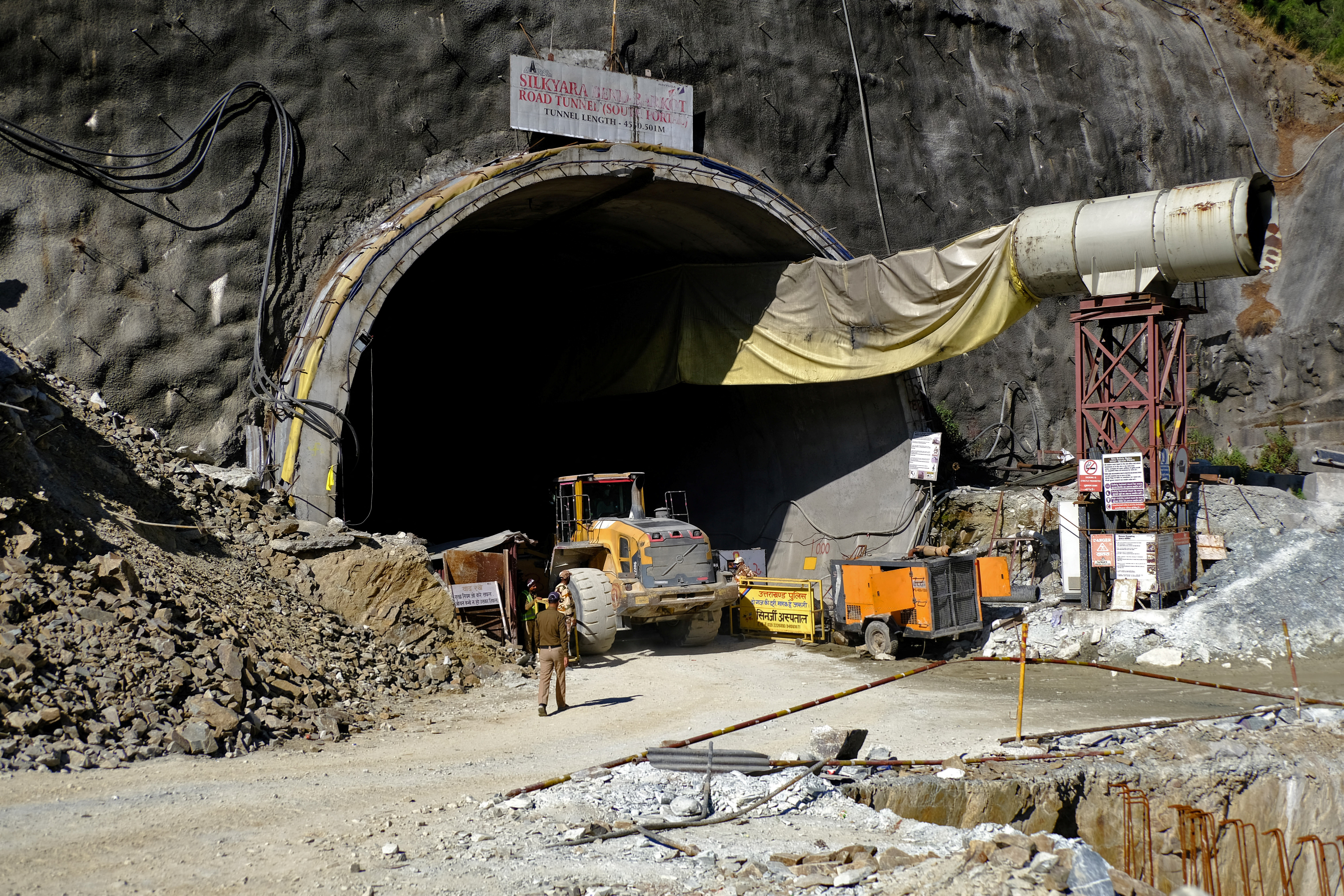 40 construction workers trapped underground in India - CBS Chicago