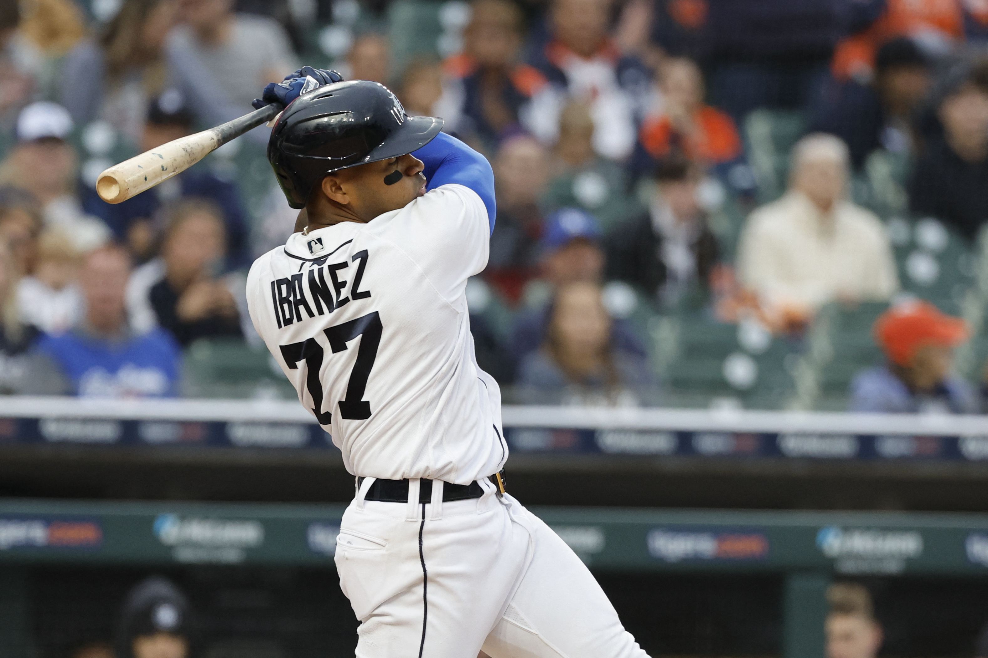 Spencer Torkelson, Tigers use big 7th inning to sweep Royals