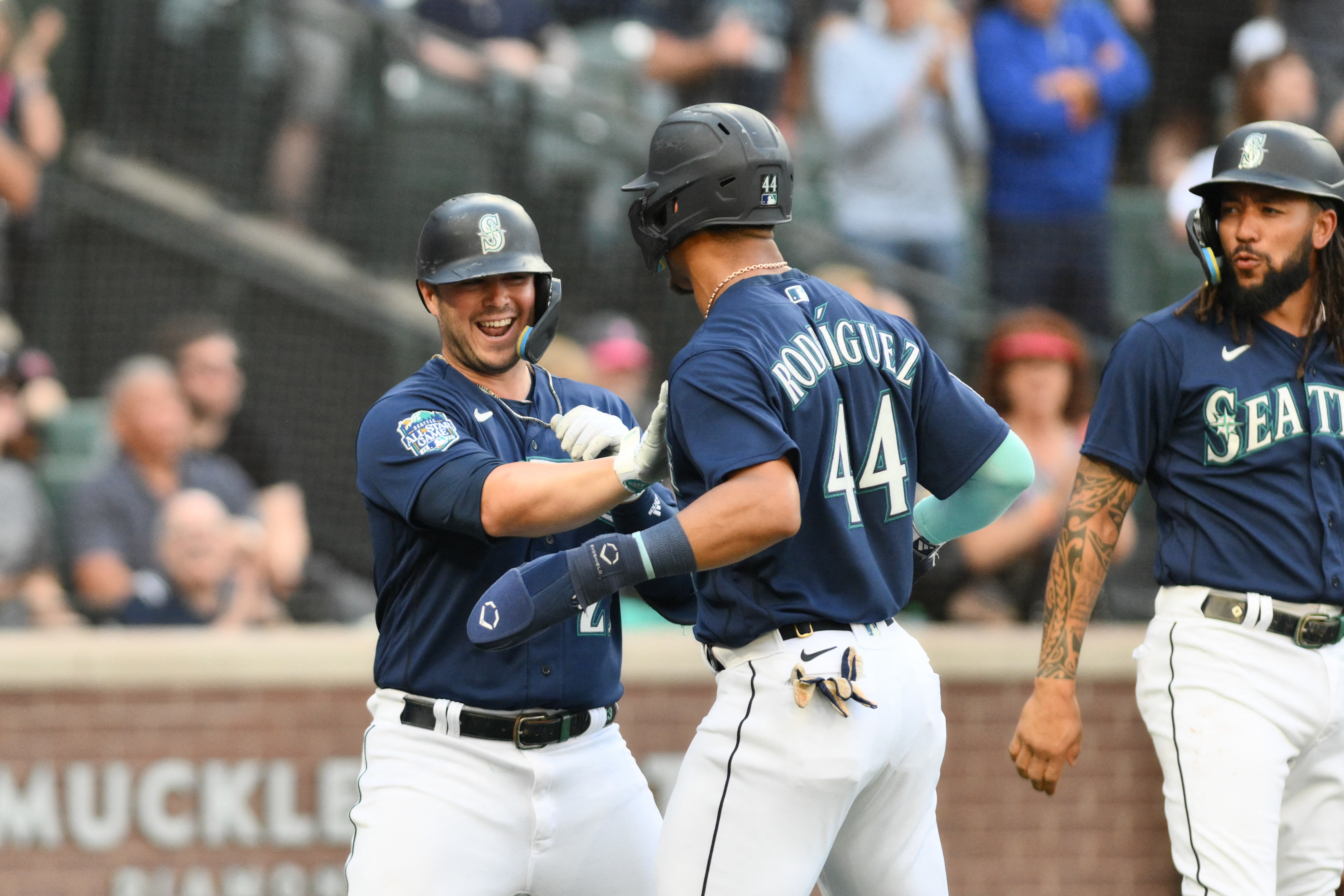 Mariners maul Marlins behind homers, rookie pitcher