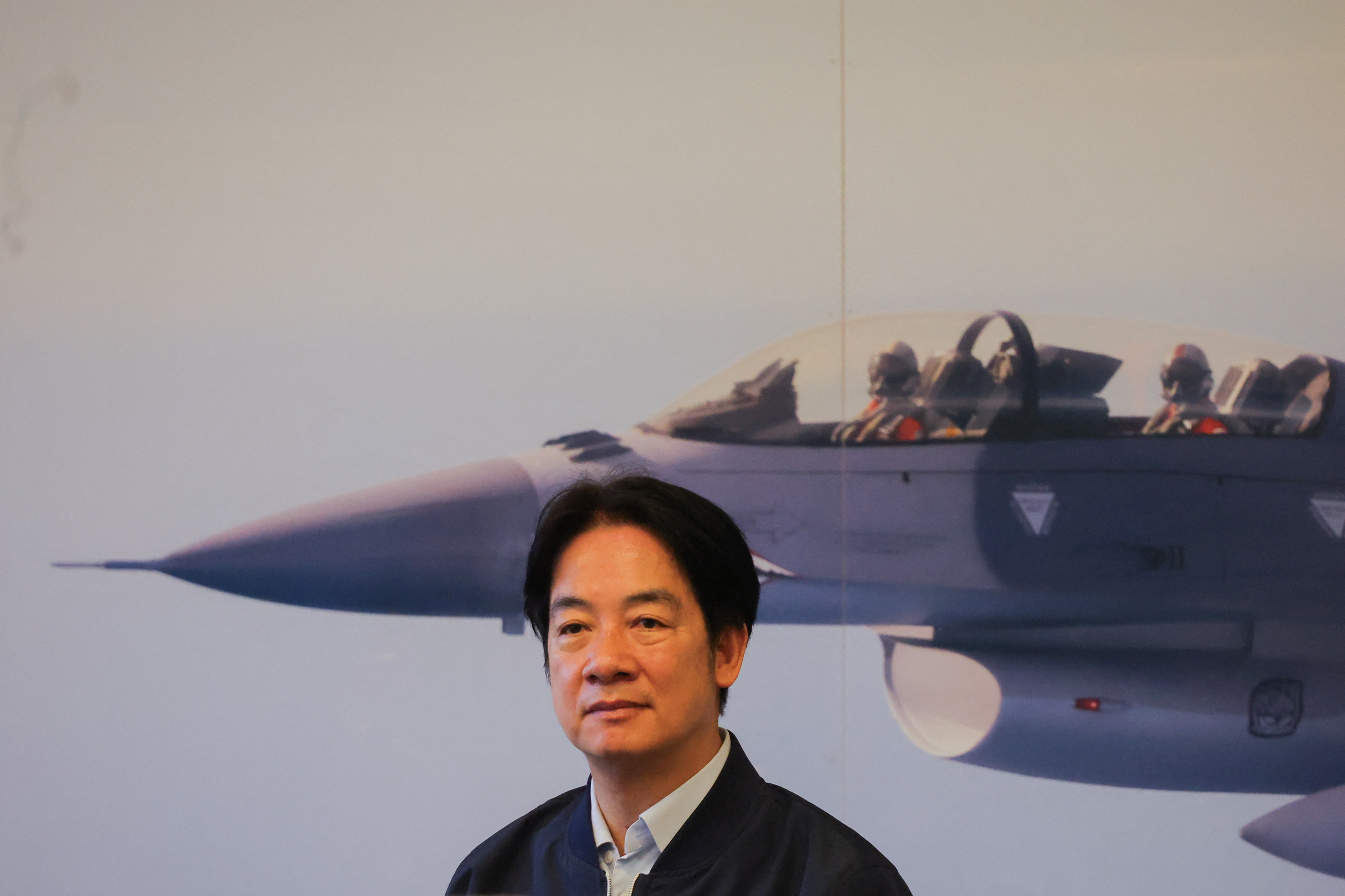 台湾総統、中国軍事演習対応のパイロットねぎらう　東部基地視察