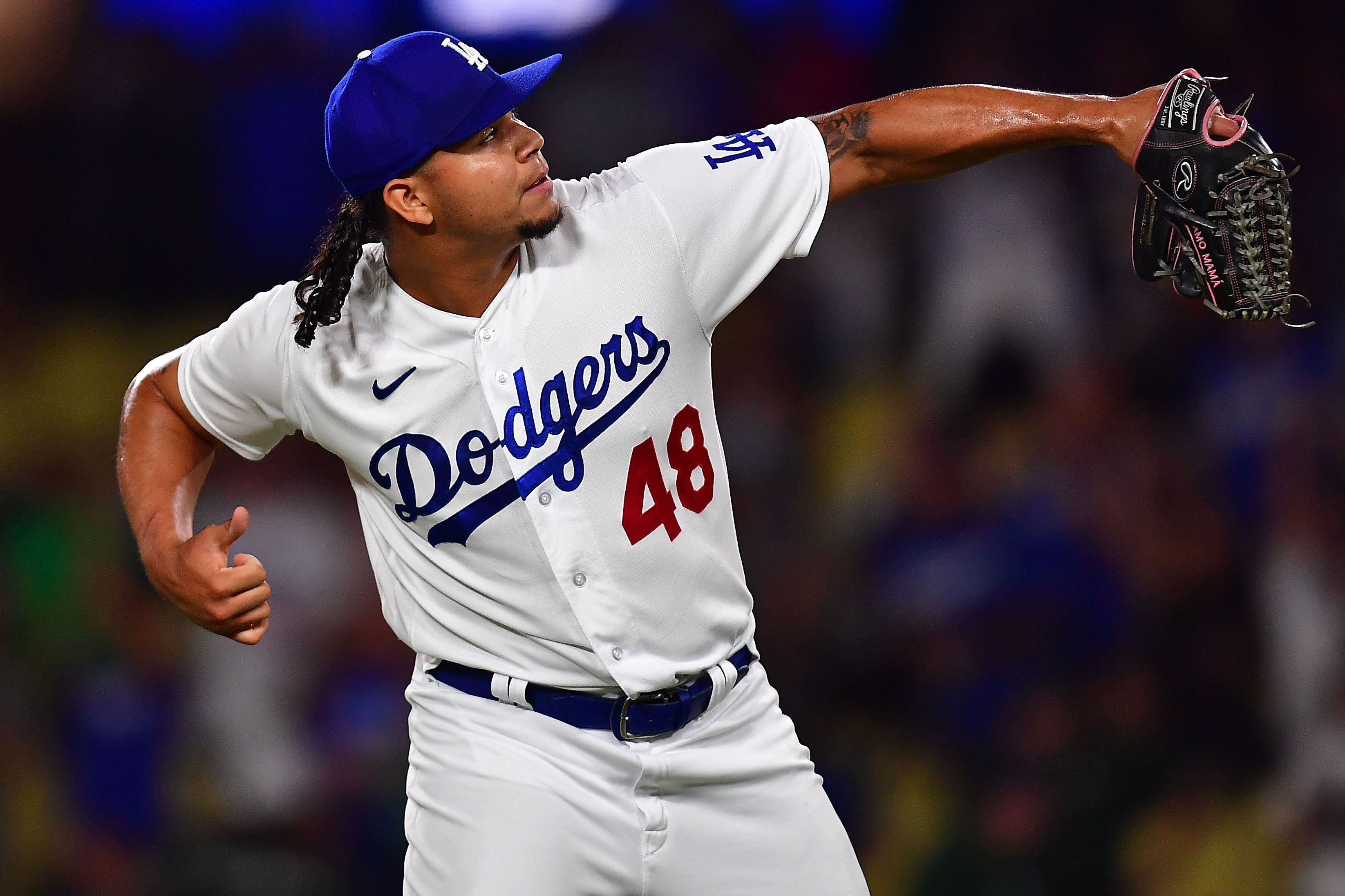 Lance Lynn wins Dodgers debut by giving them what they need to beat A's