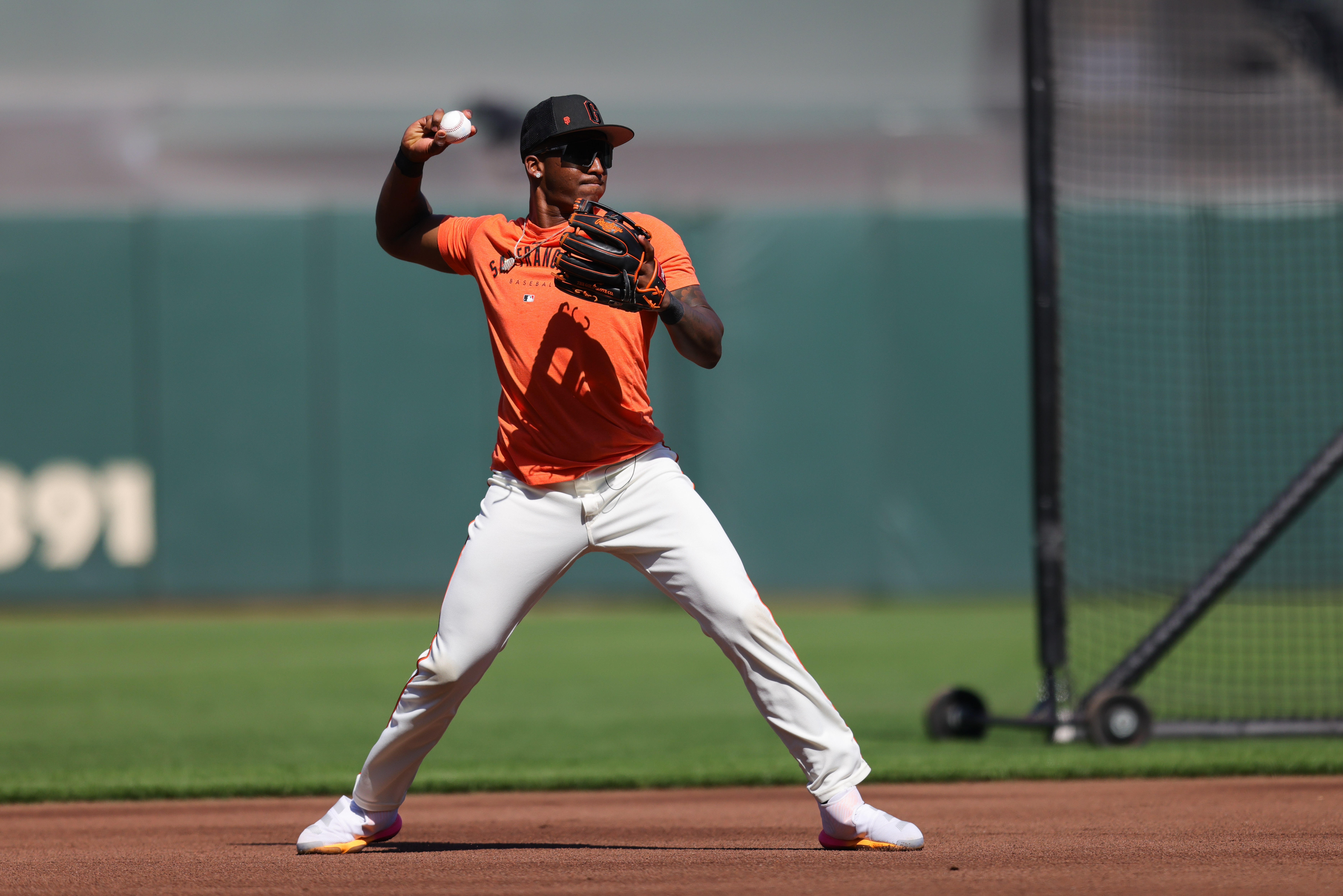 A's strike early, avoid Battle of the Bay sweep by surging Giants