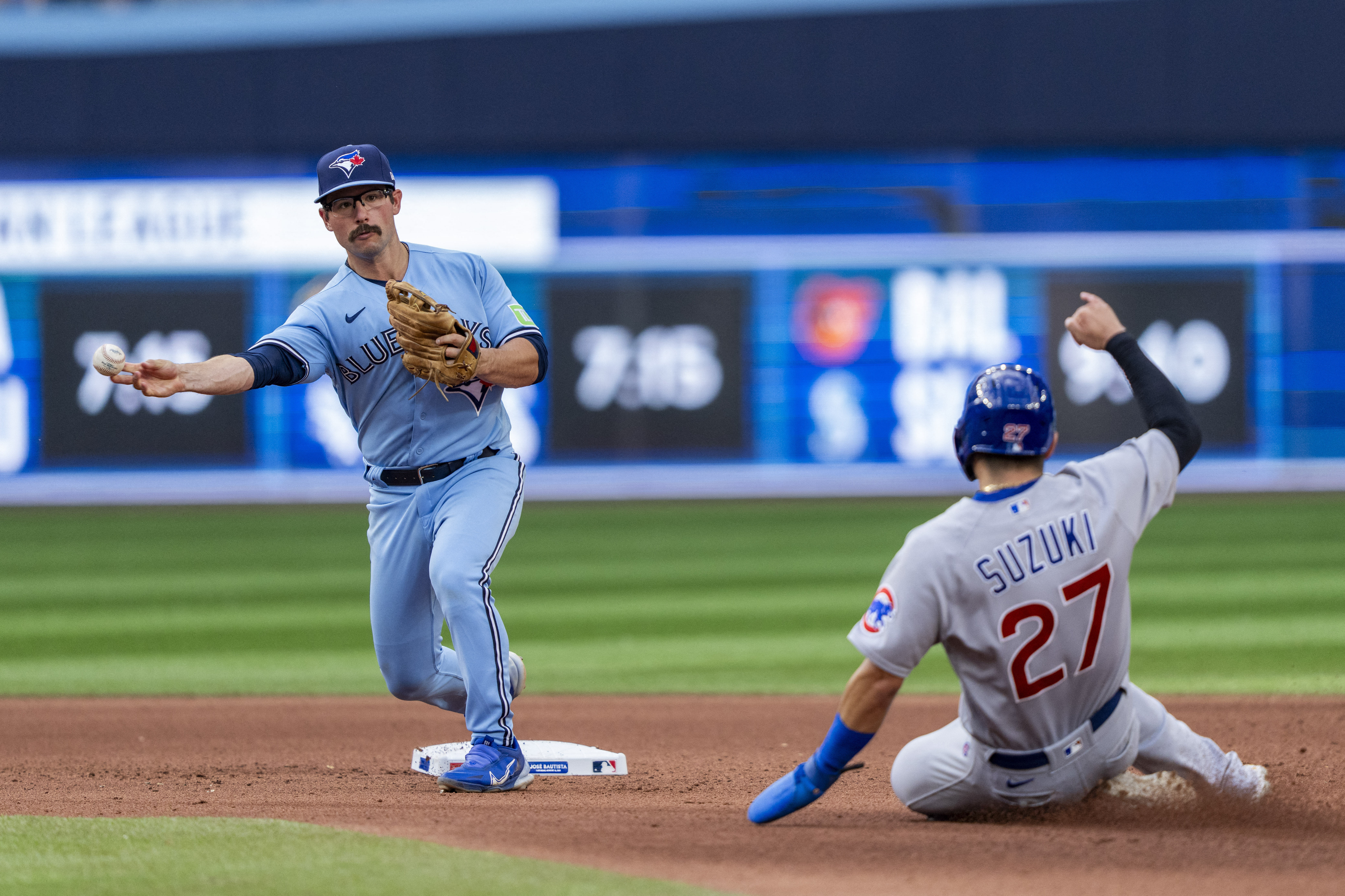 Cubs score in 9th inning to clip Blue Jays