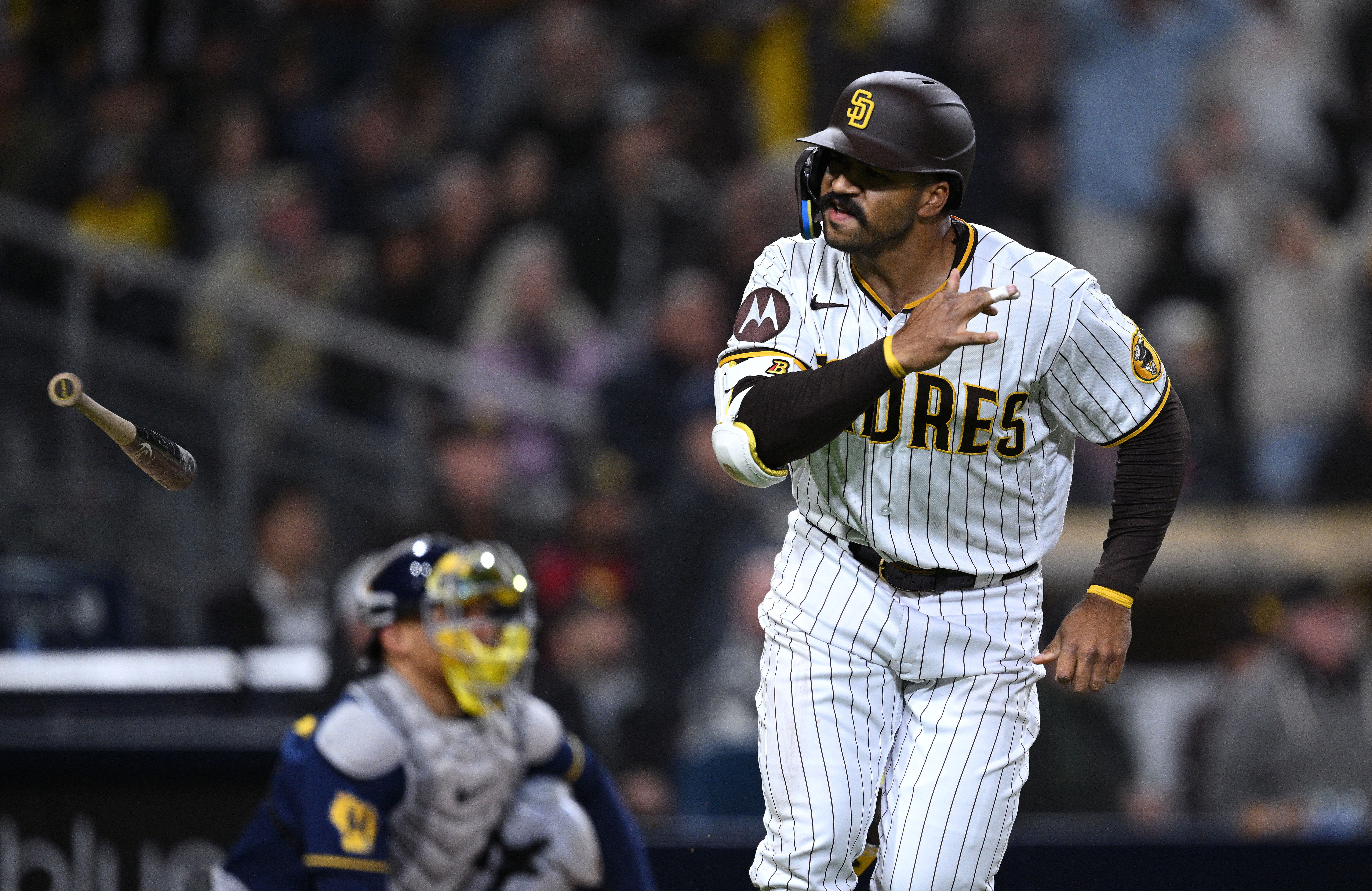 Rowdy Tellez lifts Brewers over Padres in series opener