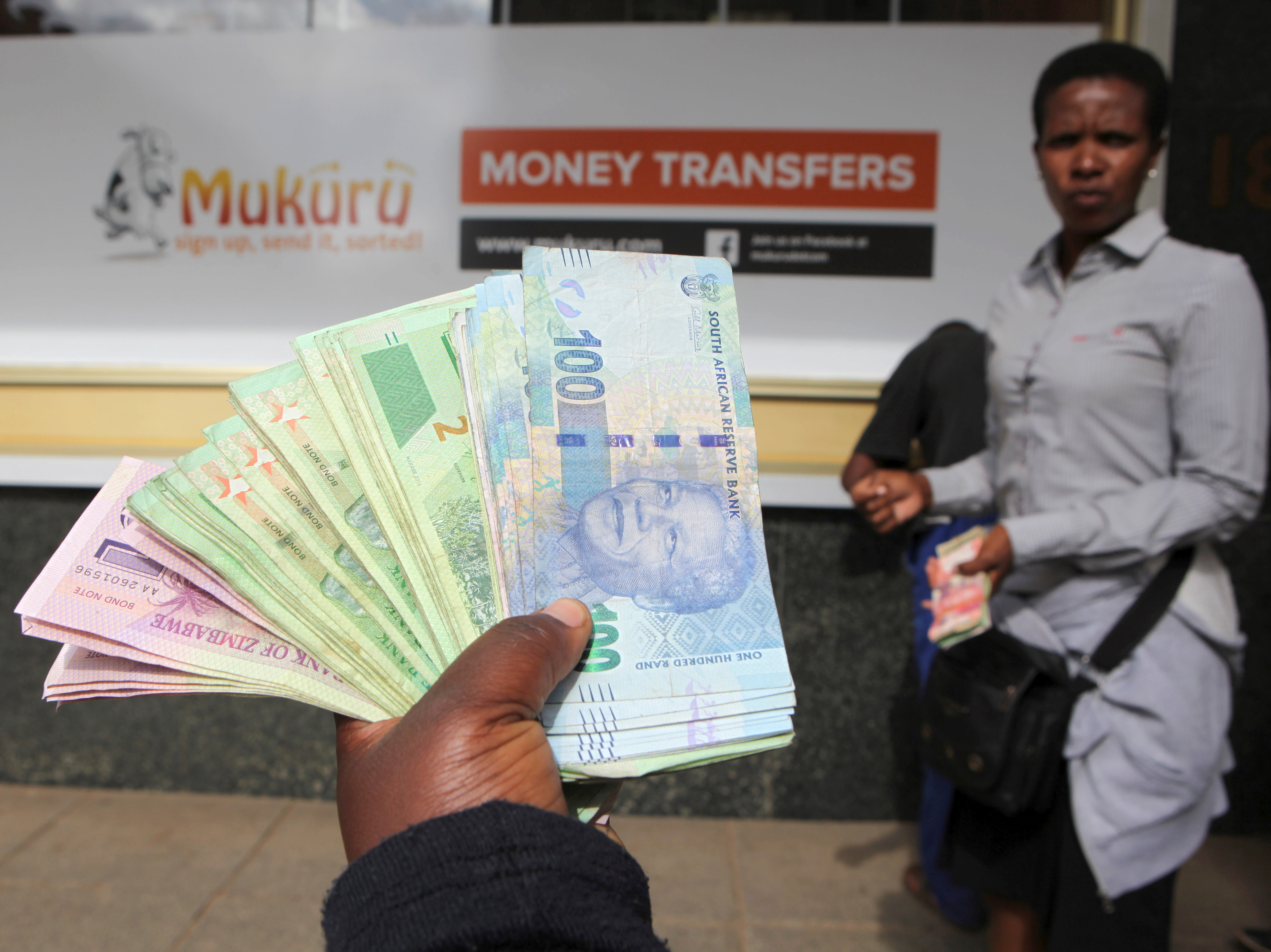 Новости купюры. Деньги Сенегала. Экономика Зимбабве. Южноафриканский Рэнд. Банк Зимбабве.