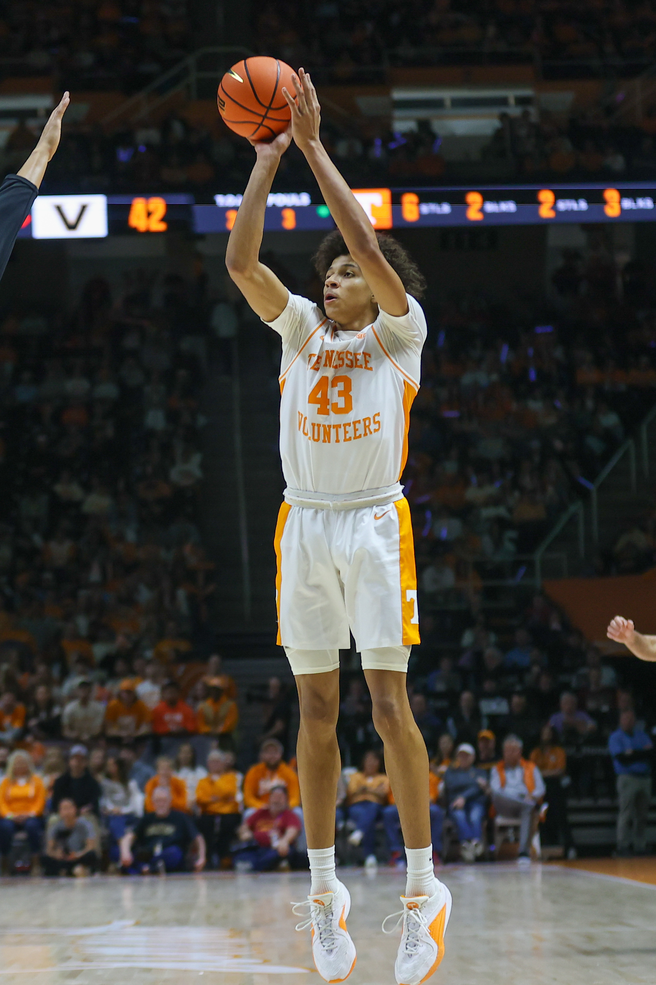 No. 8 Tennessee Rolls To Blowout Win Over Vanderbilt | Reuters