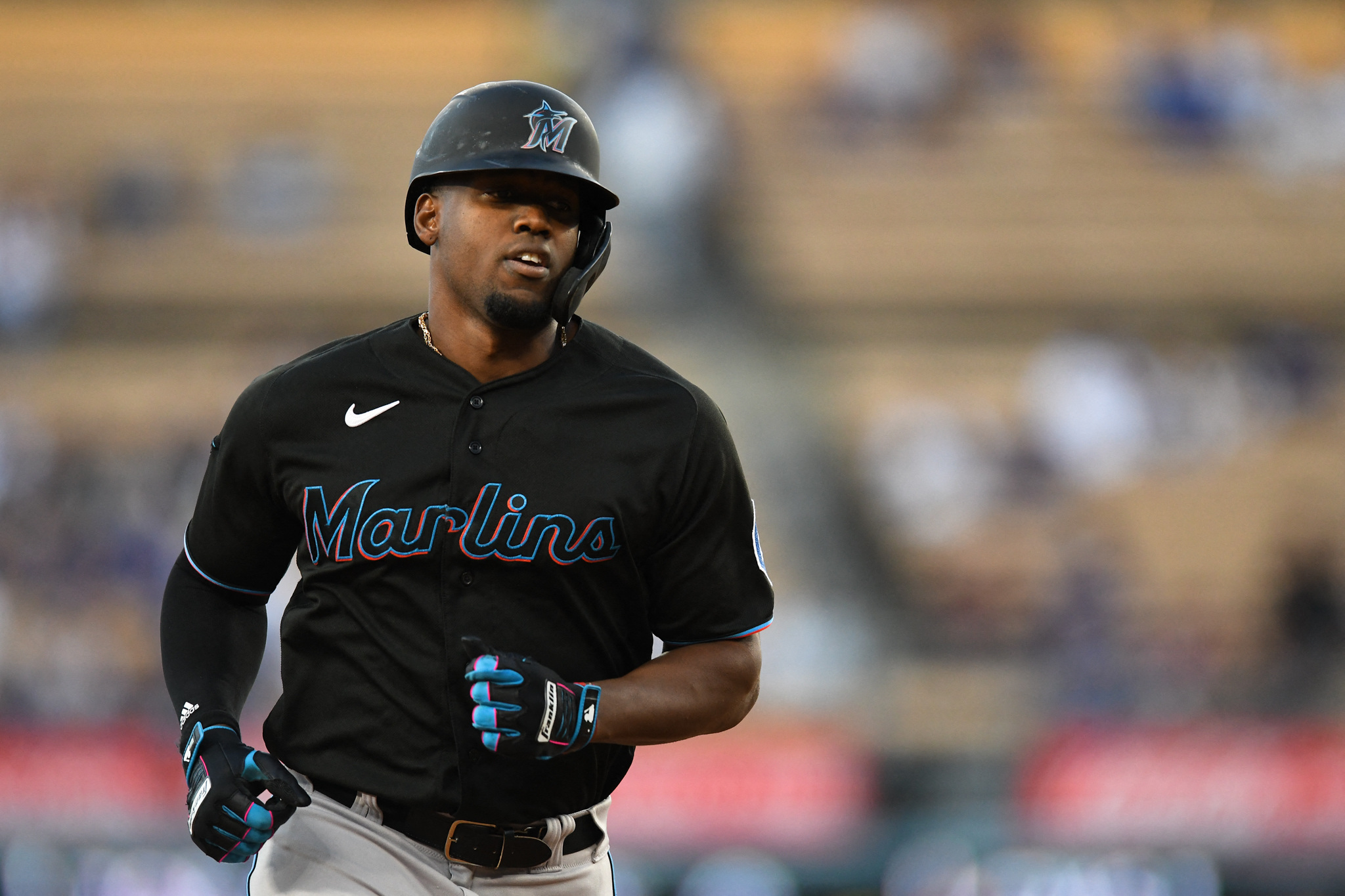 Marlins snap eight-game losing streak with extra-innings victory