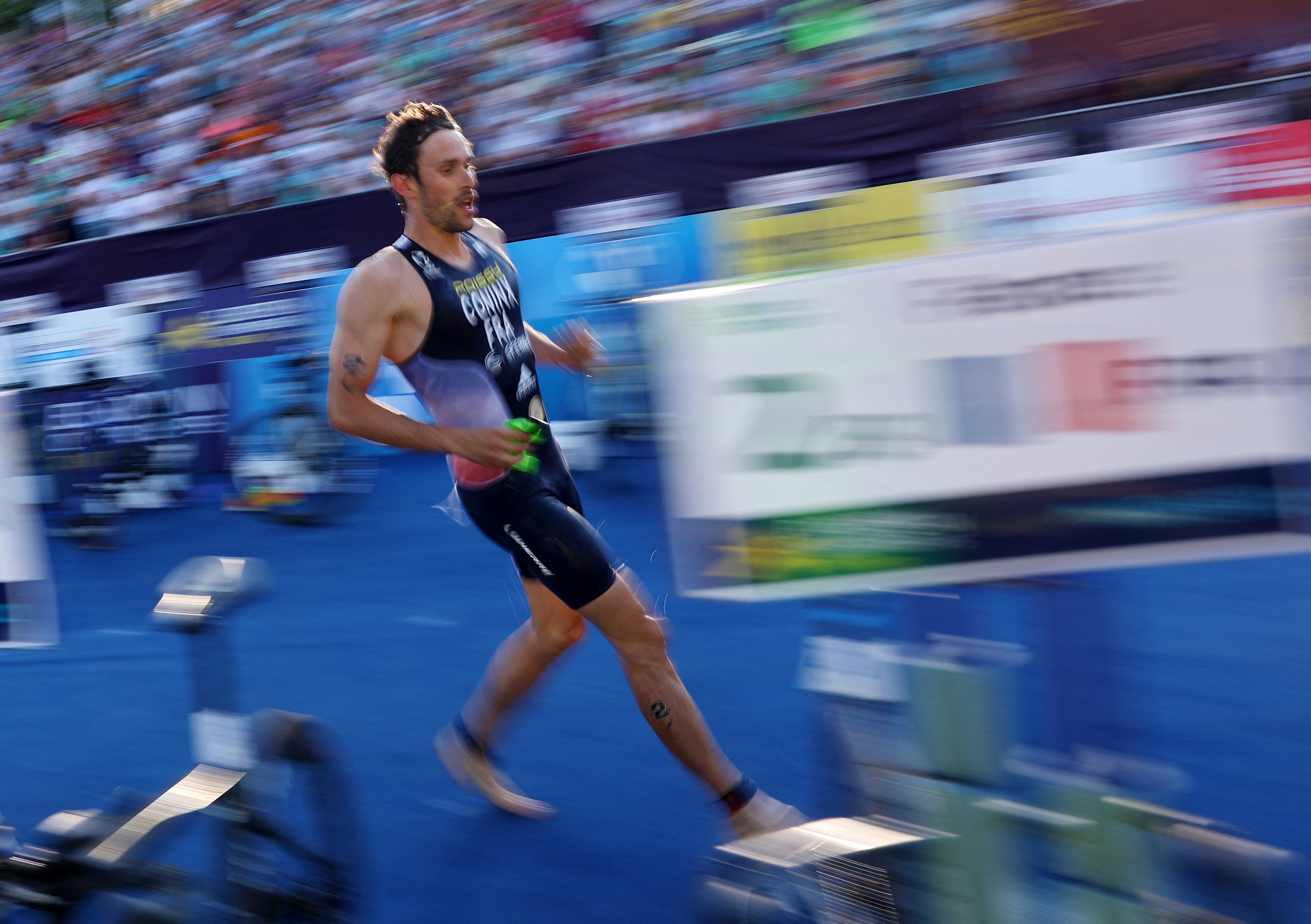 Triathlon-Coninx logra una impresionante victoria y se convierte en campeón del mundo