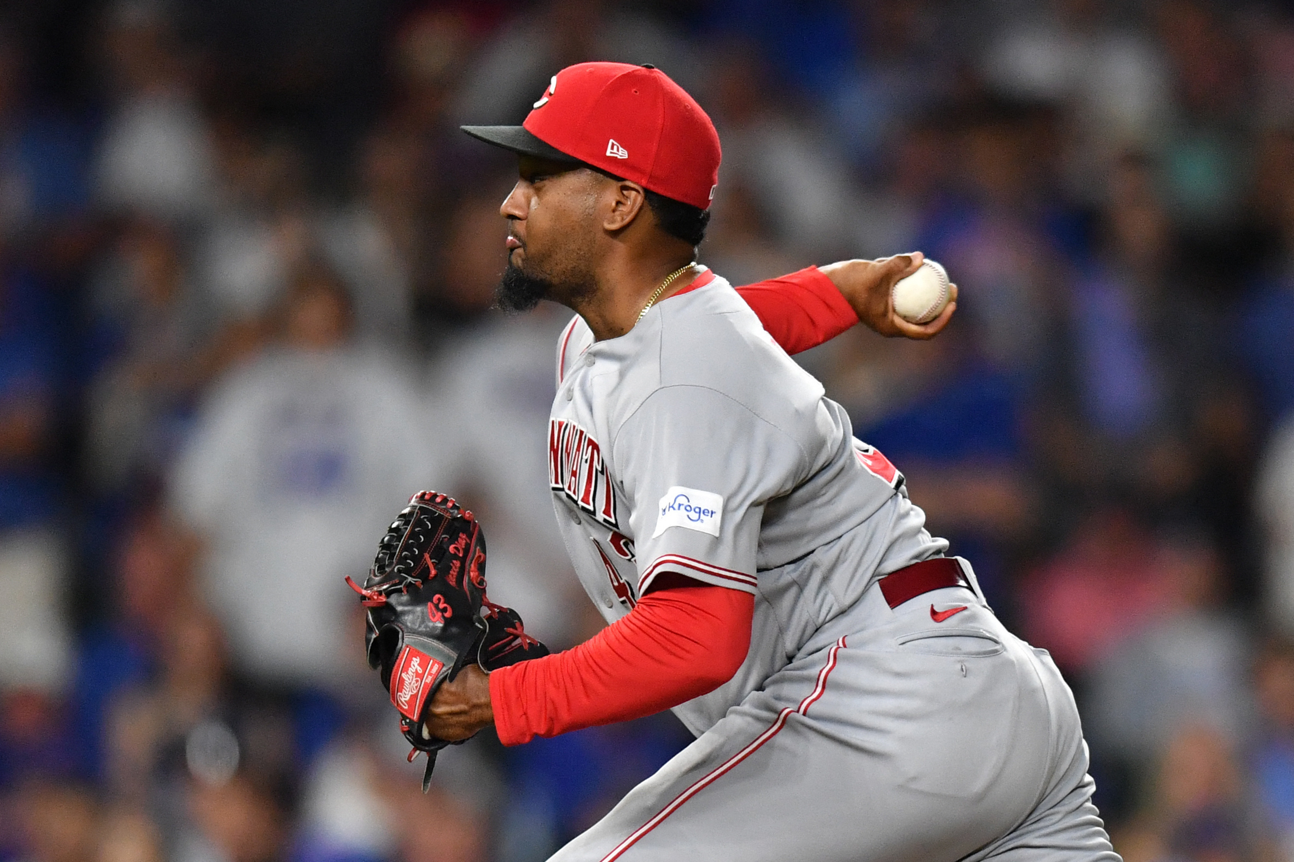 Reds score early, bullpen does rest in win over Cubs