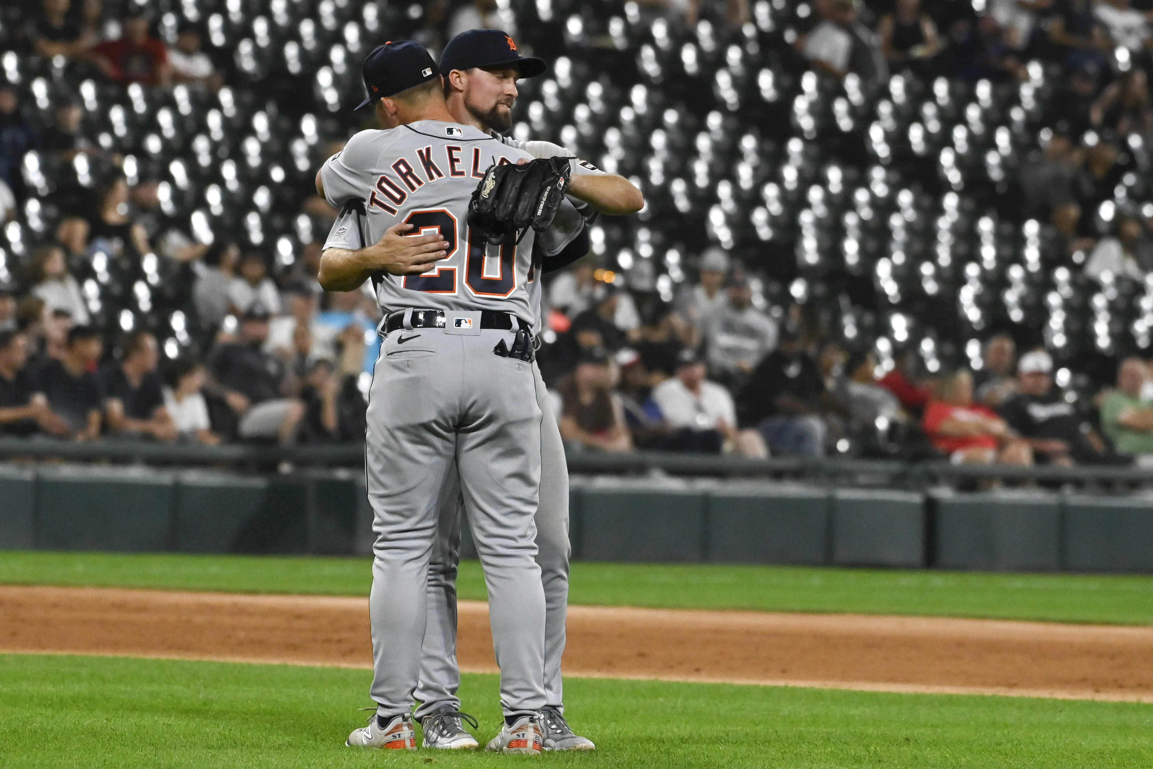 Grandal's 2-run double in 4-run 6th lifts White Sox to 6-2 win as