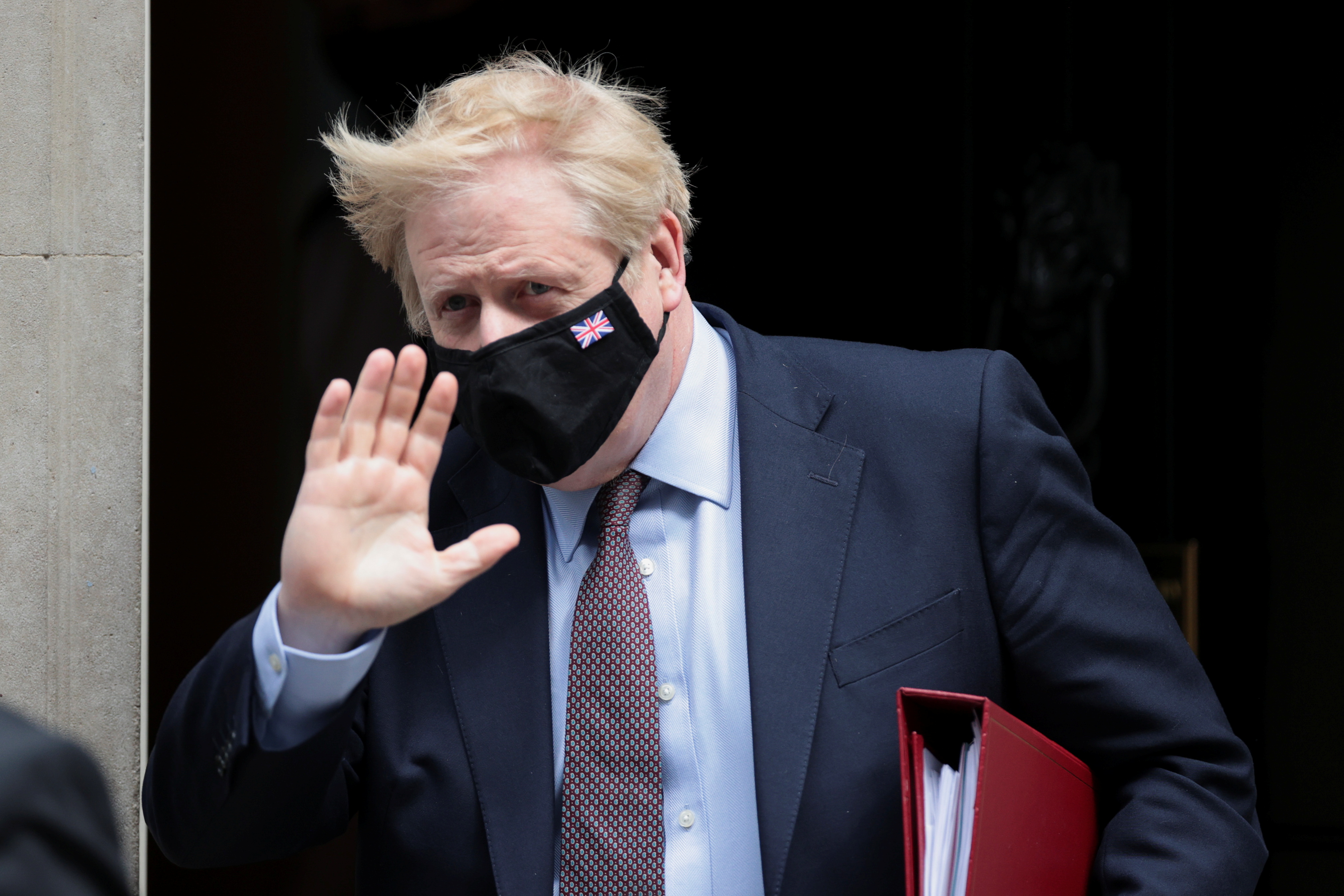 Waziri Mkuu wa Uingereza Boris Johnson anaondoka Downing Street huko London, Uingereza, Mei 26, 2021. REUTERS / Hannah McKay