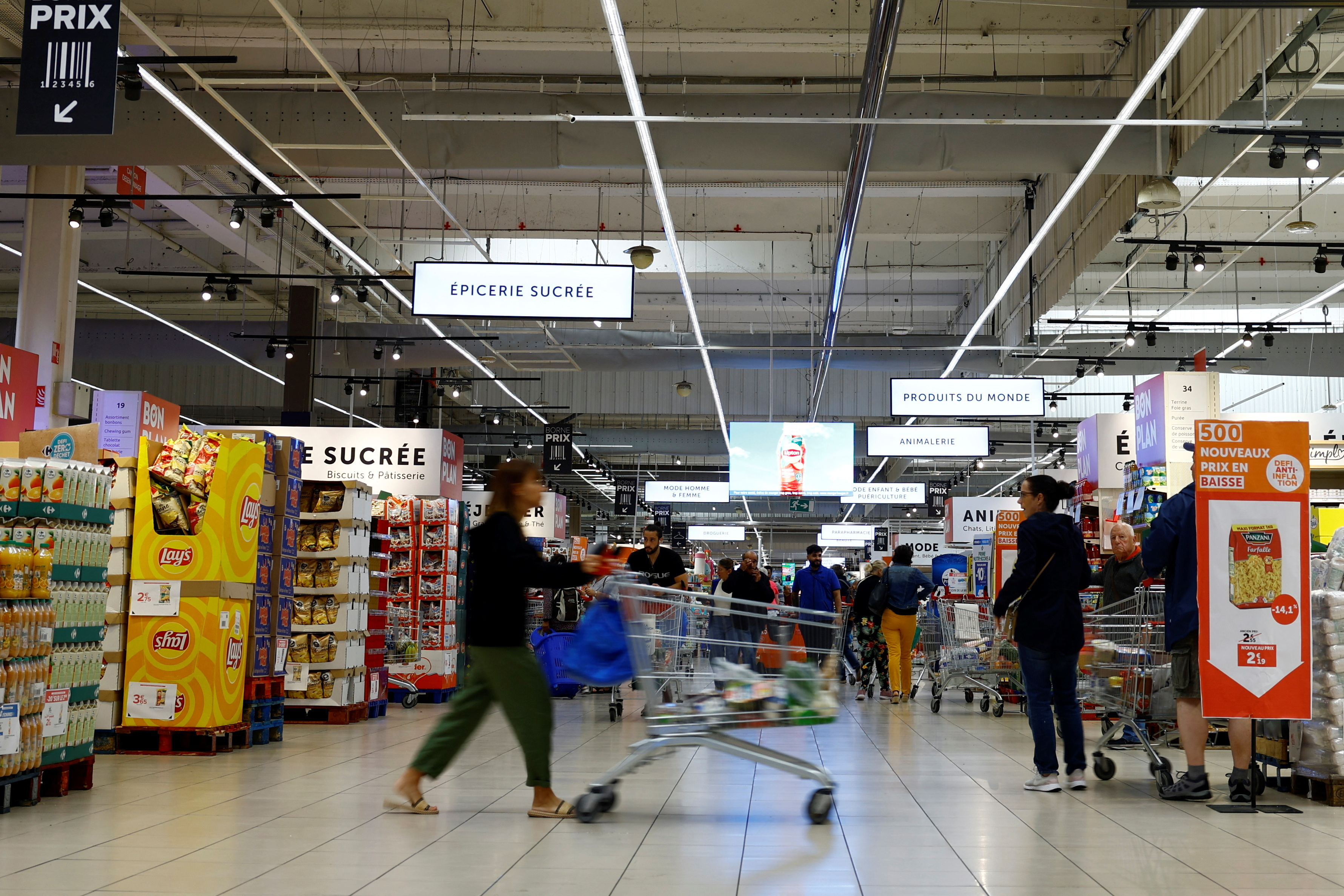 French supermarkets and grocery stores