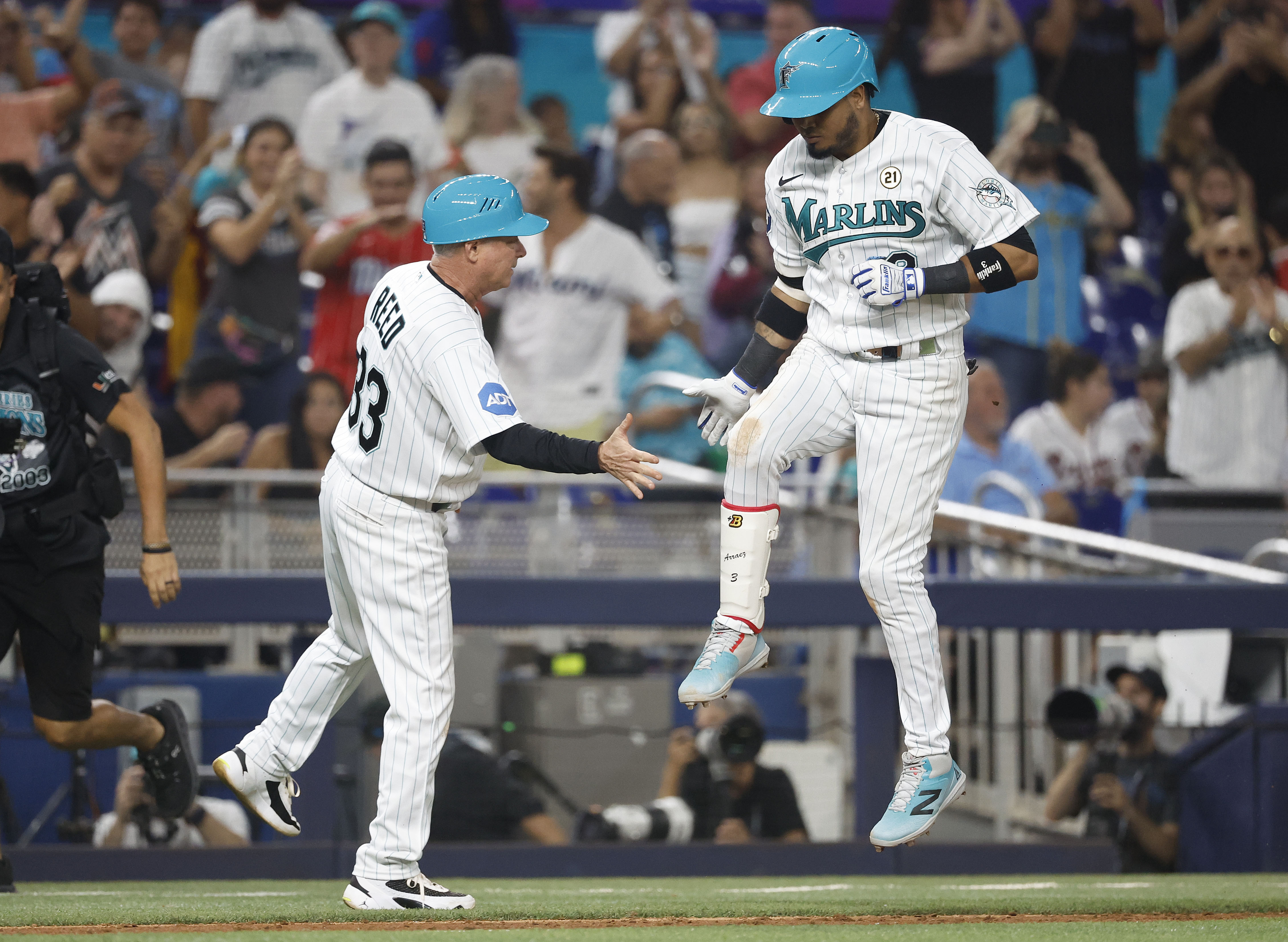 Luis Arraez's first multi-HR game helps Marlins rally past Braves