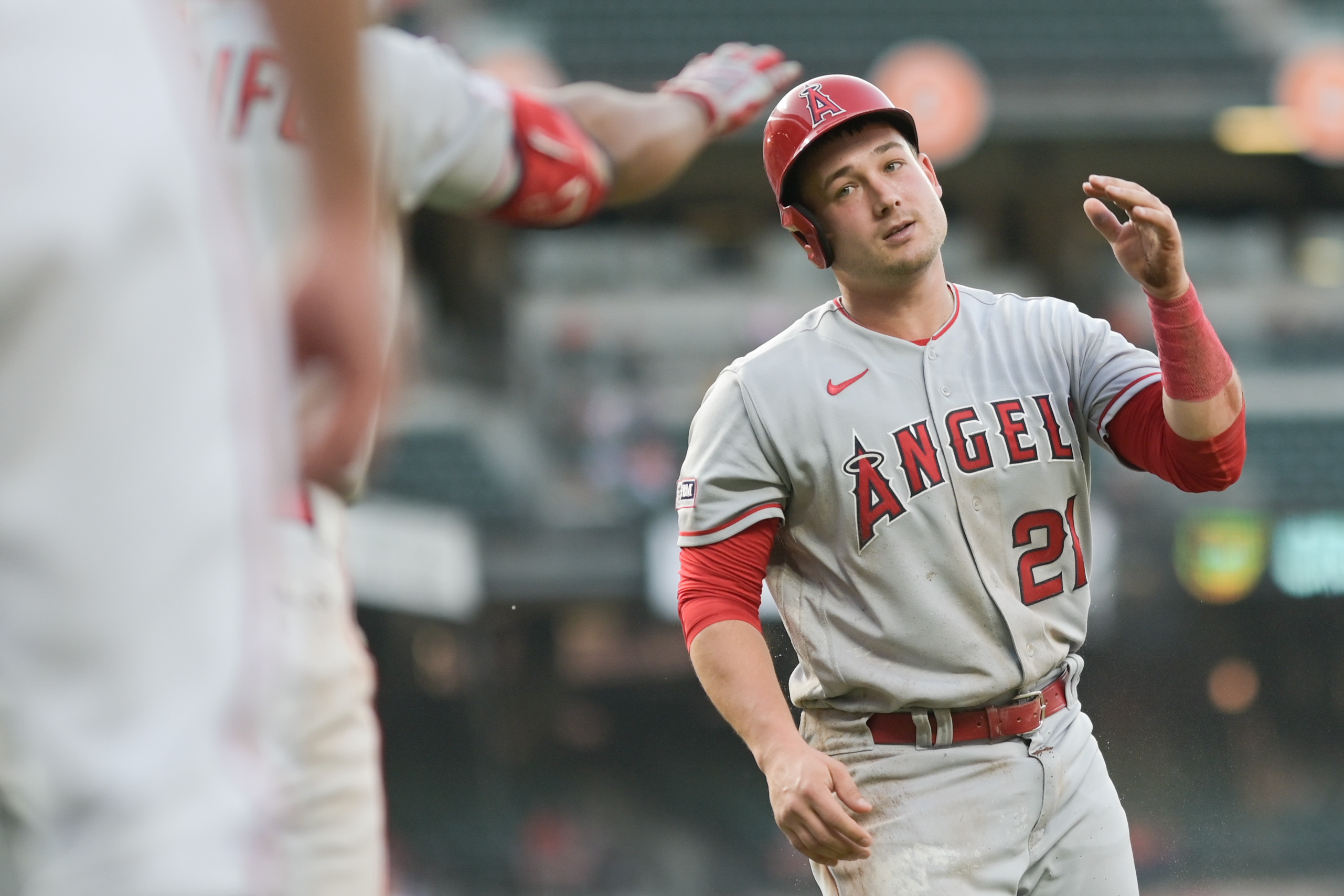 Angels' Shohei Ohtani goes 4-for-5, throws 7 innings to beat O's