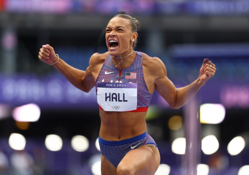 AthleticsBritain's JohnsonThompson leads after first heptathlon