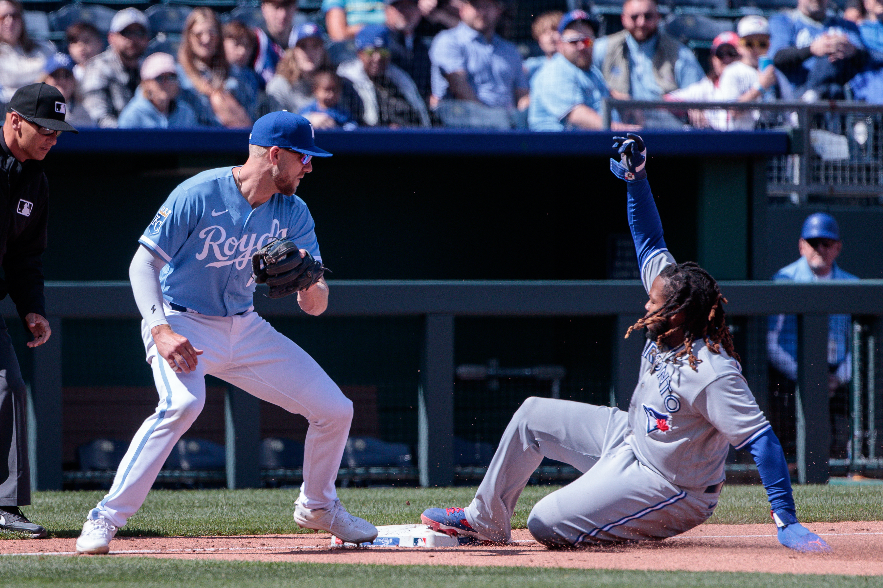 Arcia's walk-off single gives Braves 7-6 win over Padres