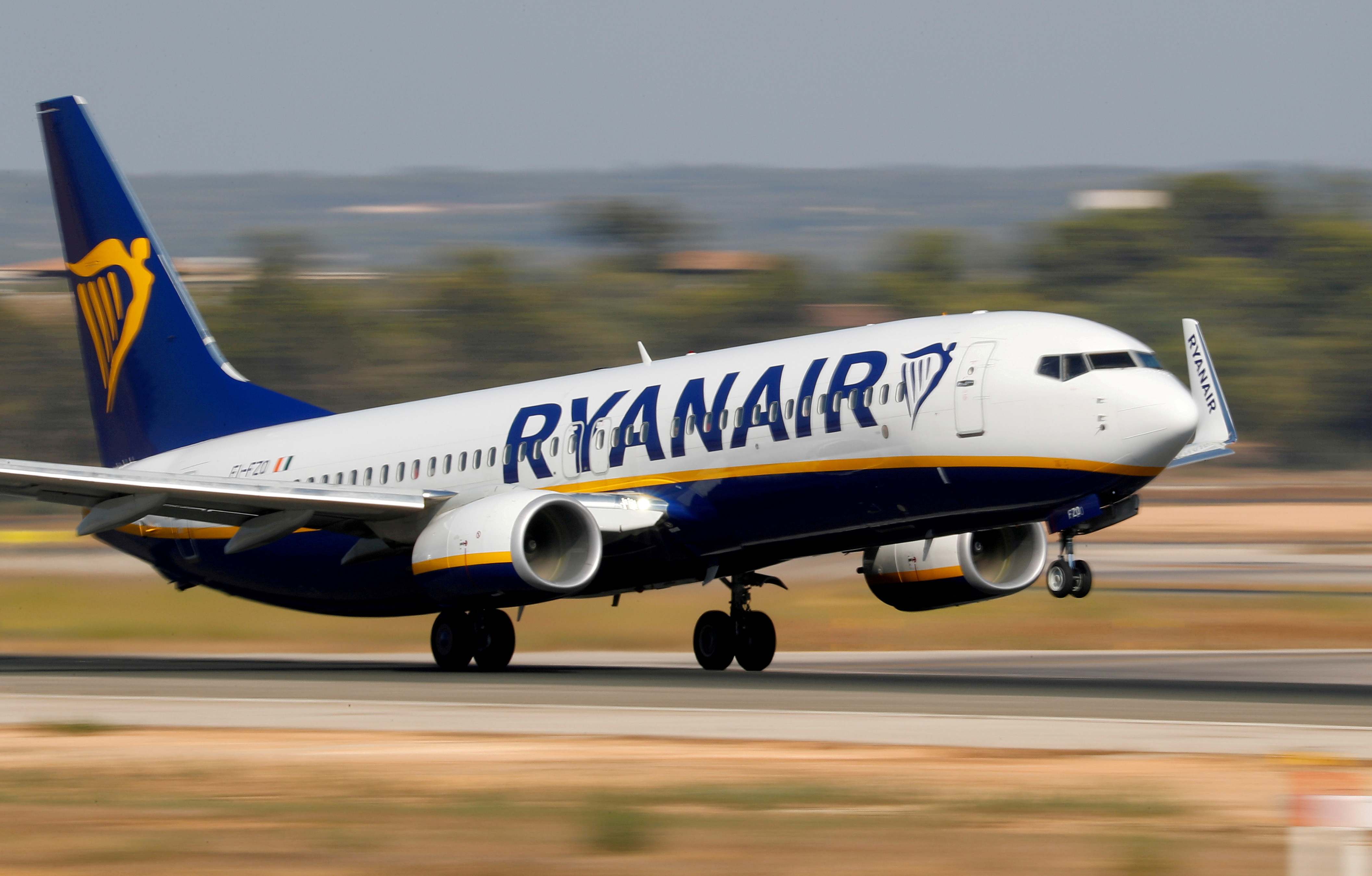 Ryanair commits to 12.5% sustainable fuel by 2030 | Reuters