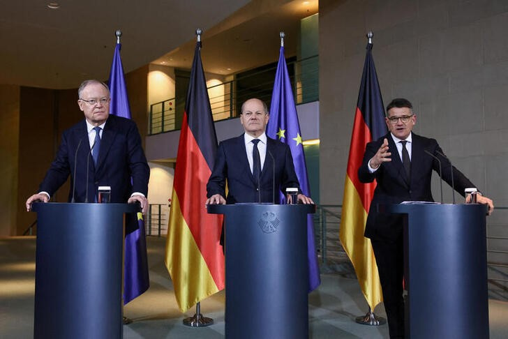 Germany's Scholz, State Leaders Agree On Tougher Migration Policy | Reuters