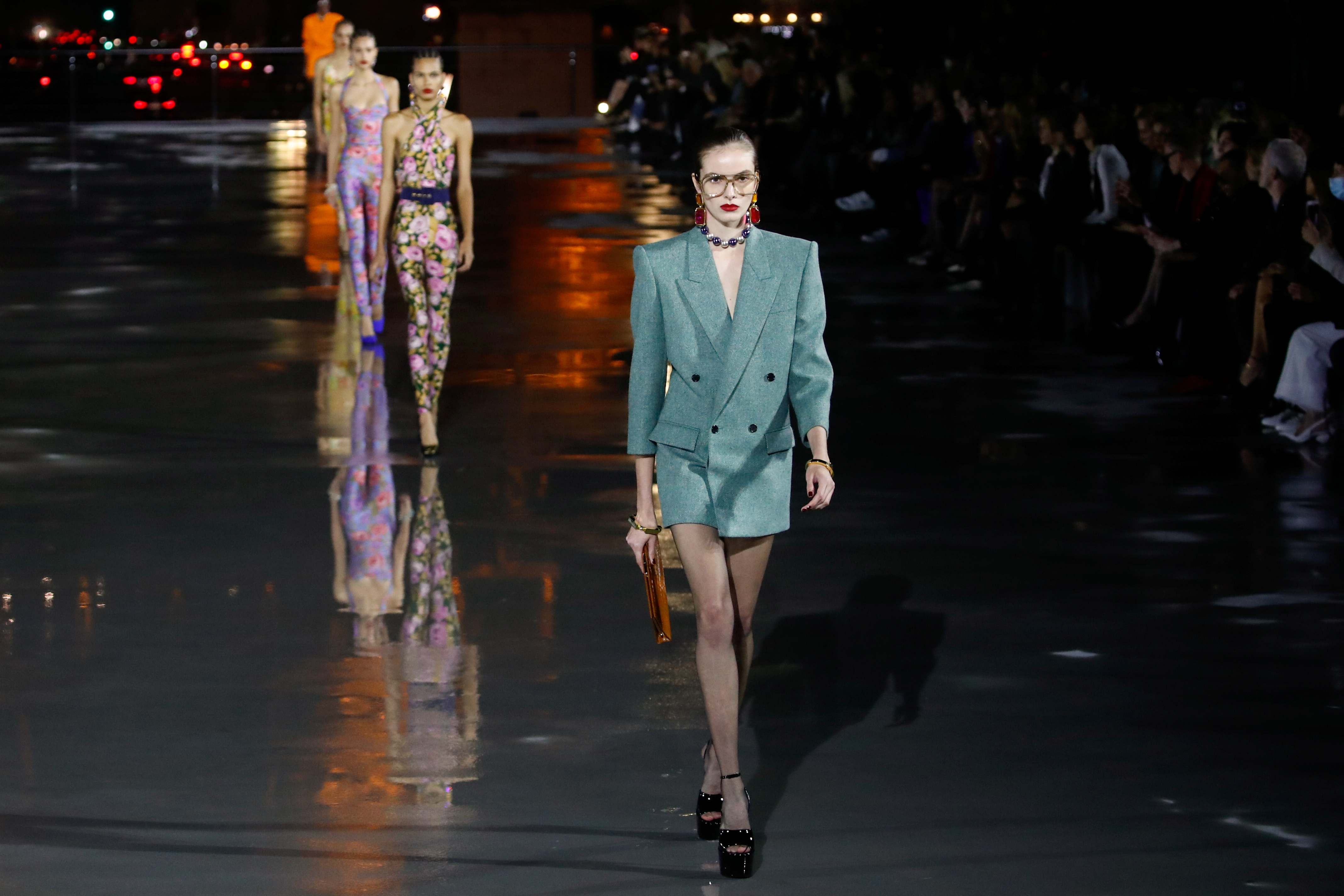 YVES SAINT LAURENT haute couture catwalk, Saint Laurent
