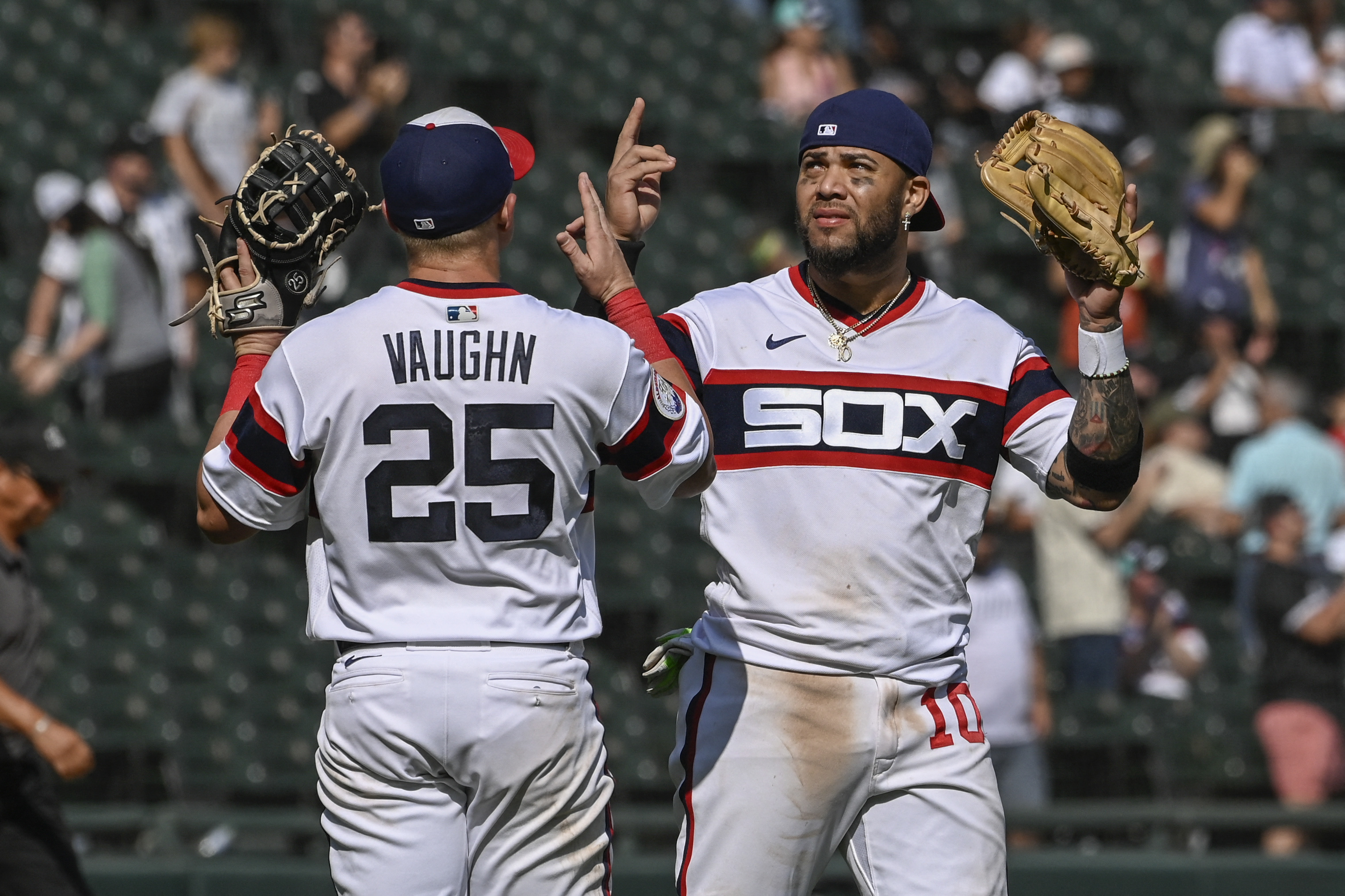 Mike Clevinger, Yoan Moncada lead White Sox past A's