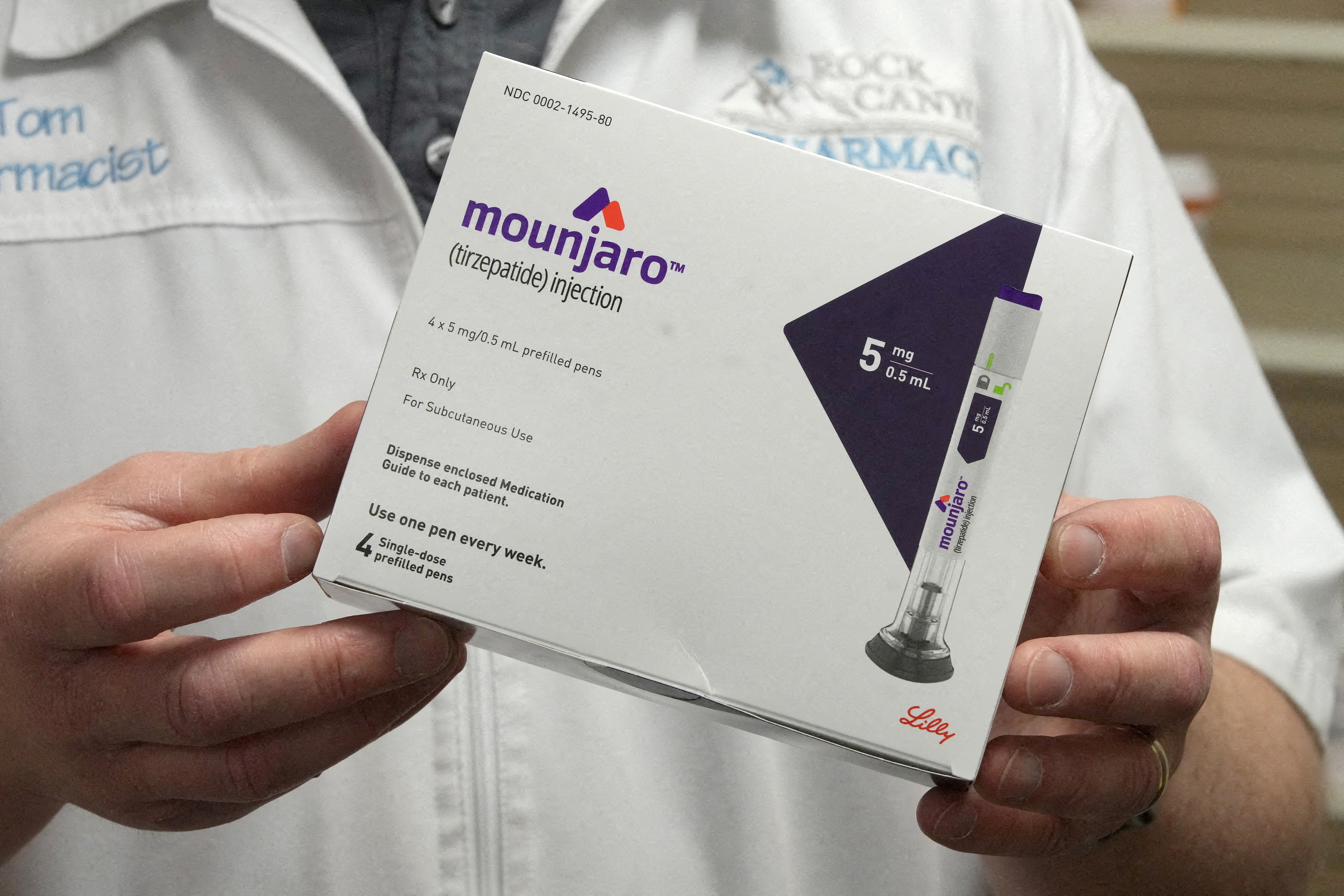 no weight loss with tirzepatide There is no one-size-fits-all approach to weight loss care. Tirzepatide and  semaglutide each offer different benefits, and choosing the right option  comes down to your goals, comfort level, budget, and overall treatment