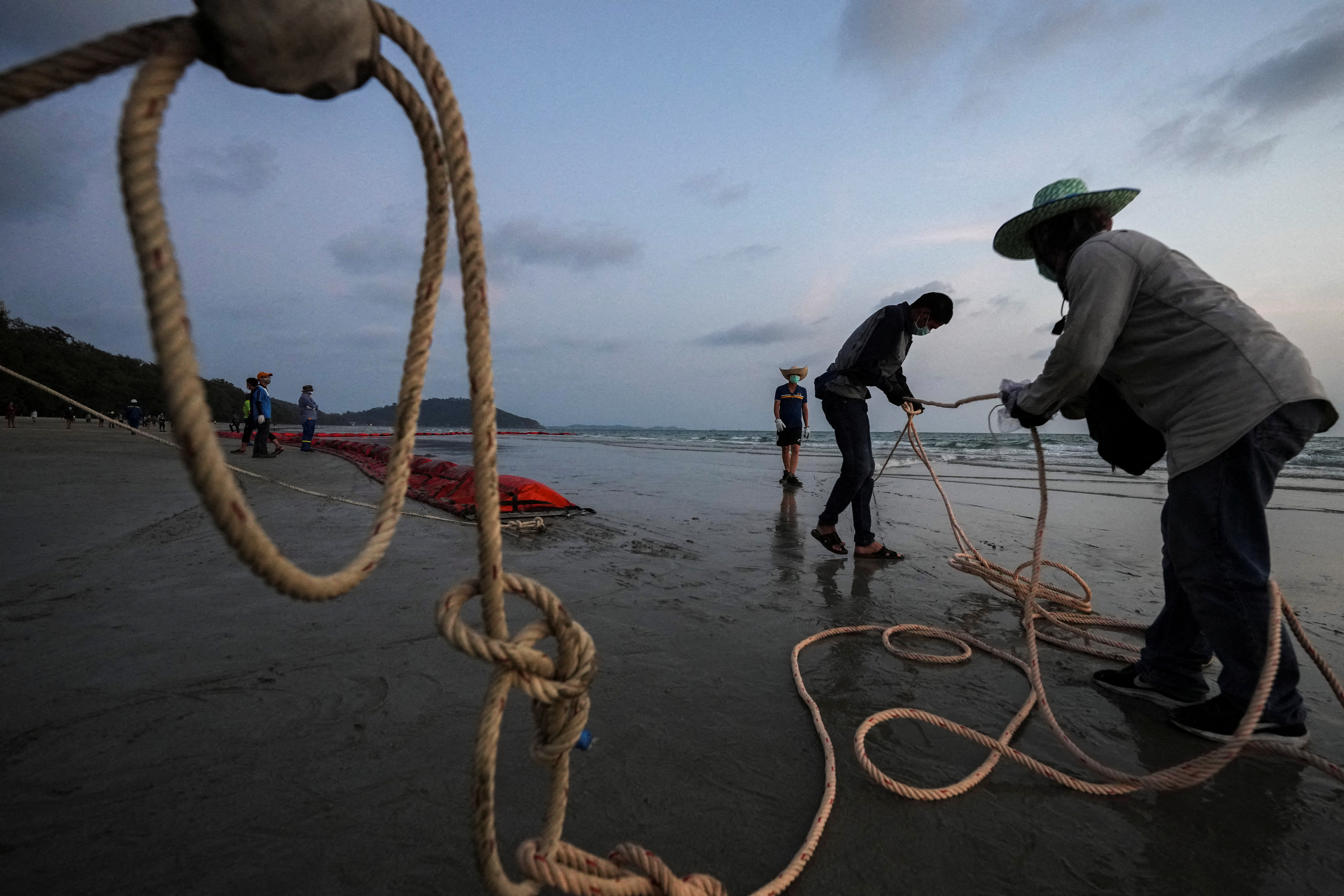 Efforts underway to limit environmental damage from oil spill in Gulf of Thailand