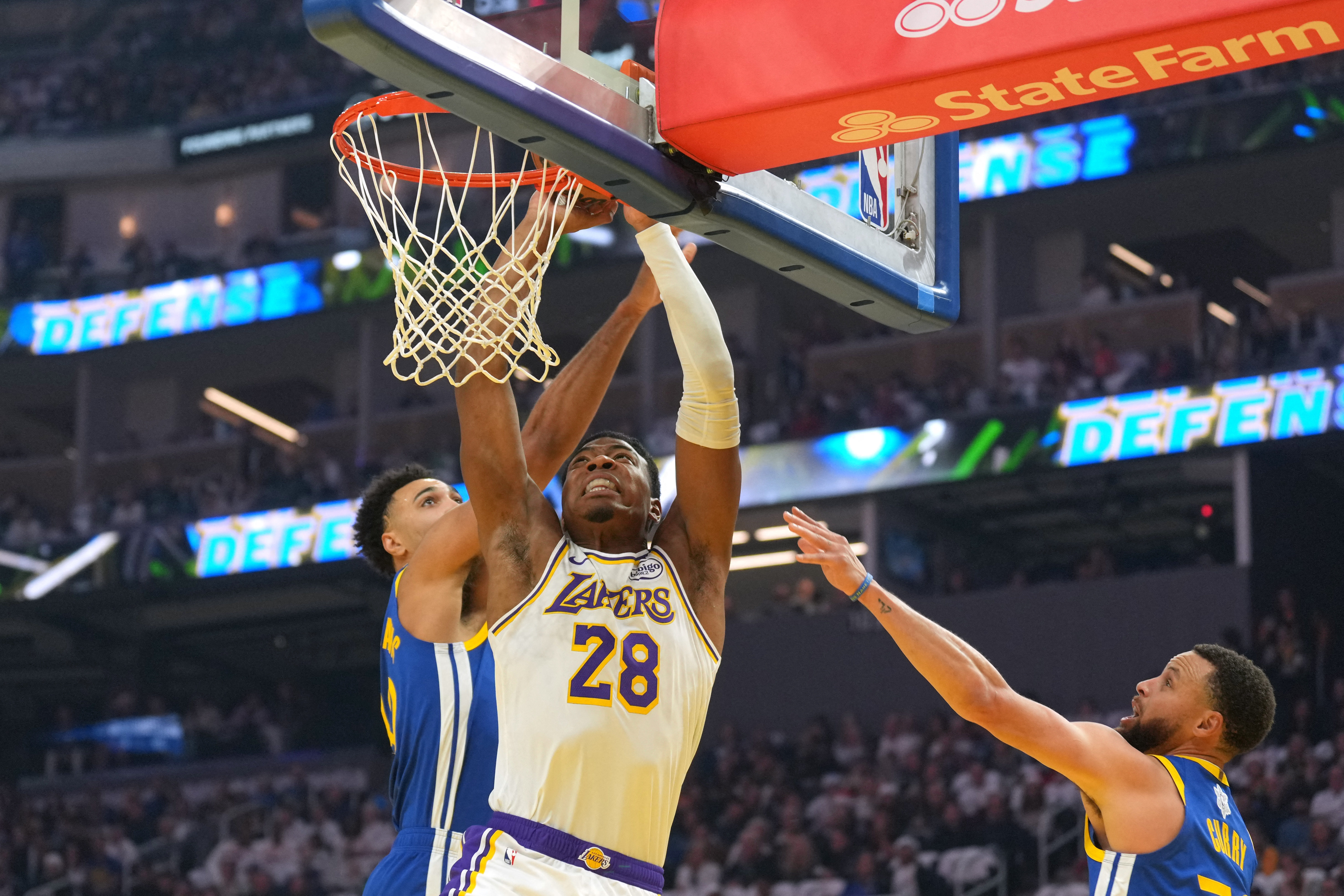 NBA＝八村18得点、リーブスがトリプルダブル レーカーズ勝利 | ロイター
