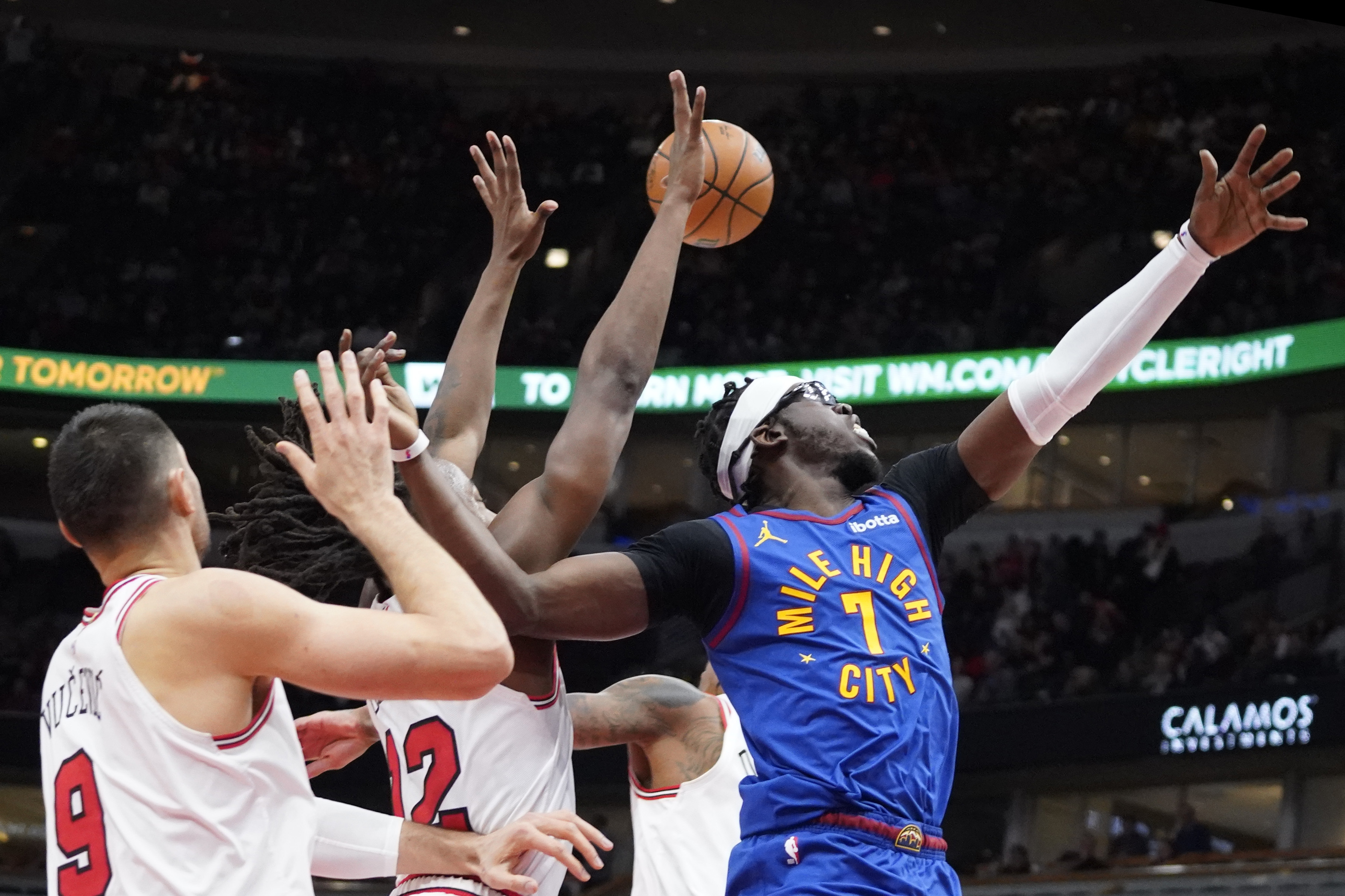 Despite Nikola Jokic's ejection, Nuggets beat Bulls | Reuters