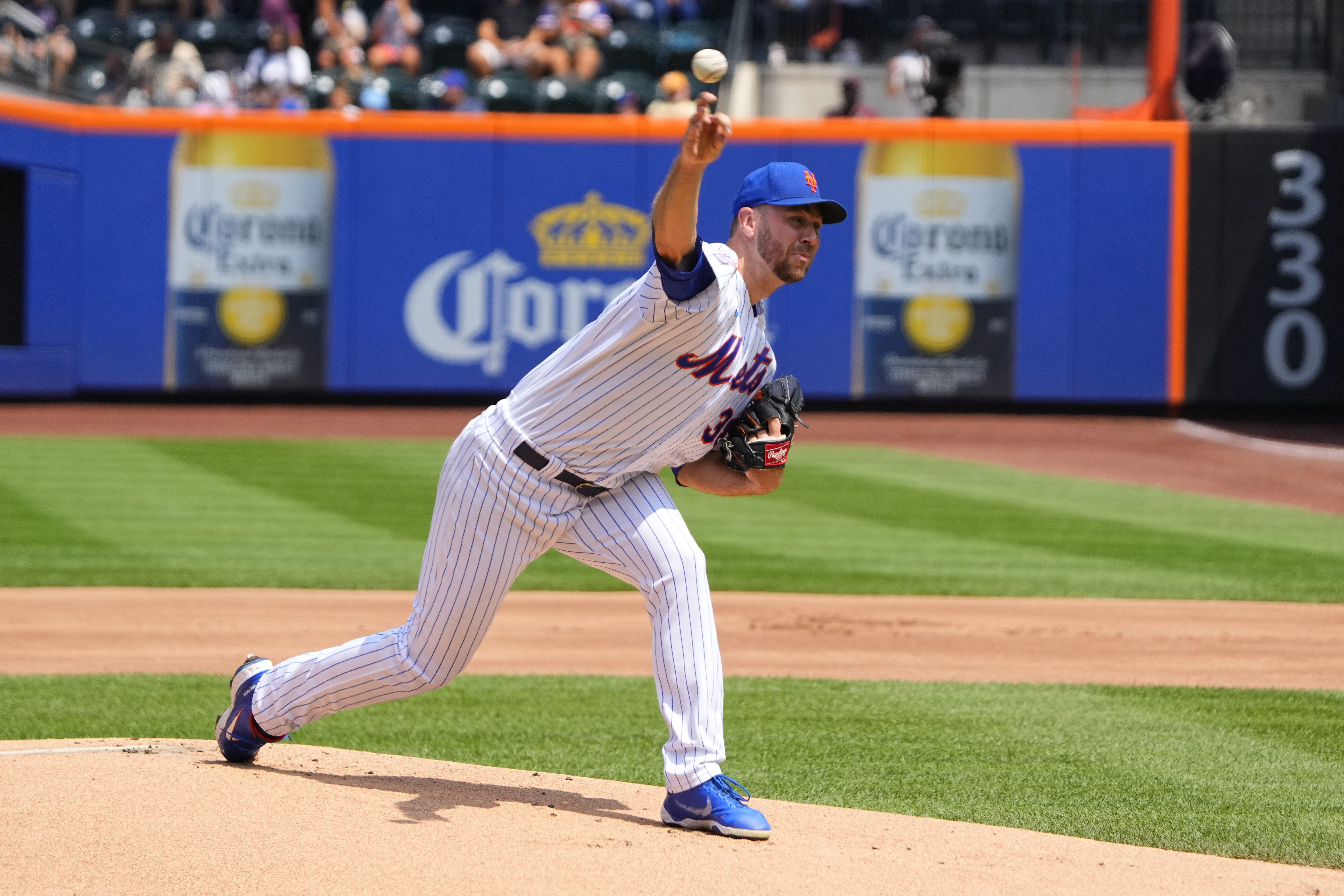 theScore on Instagram: “Jacob deGrom and the Mets dominate the Pirates,  winning back-to-back games in a doubleheader. 😤”