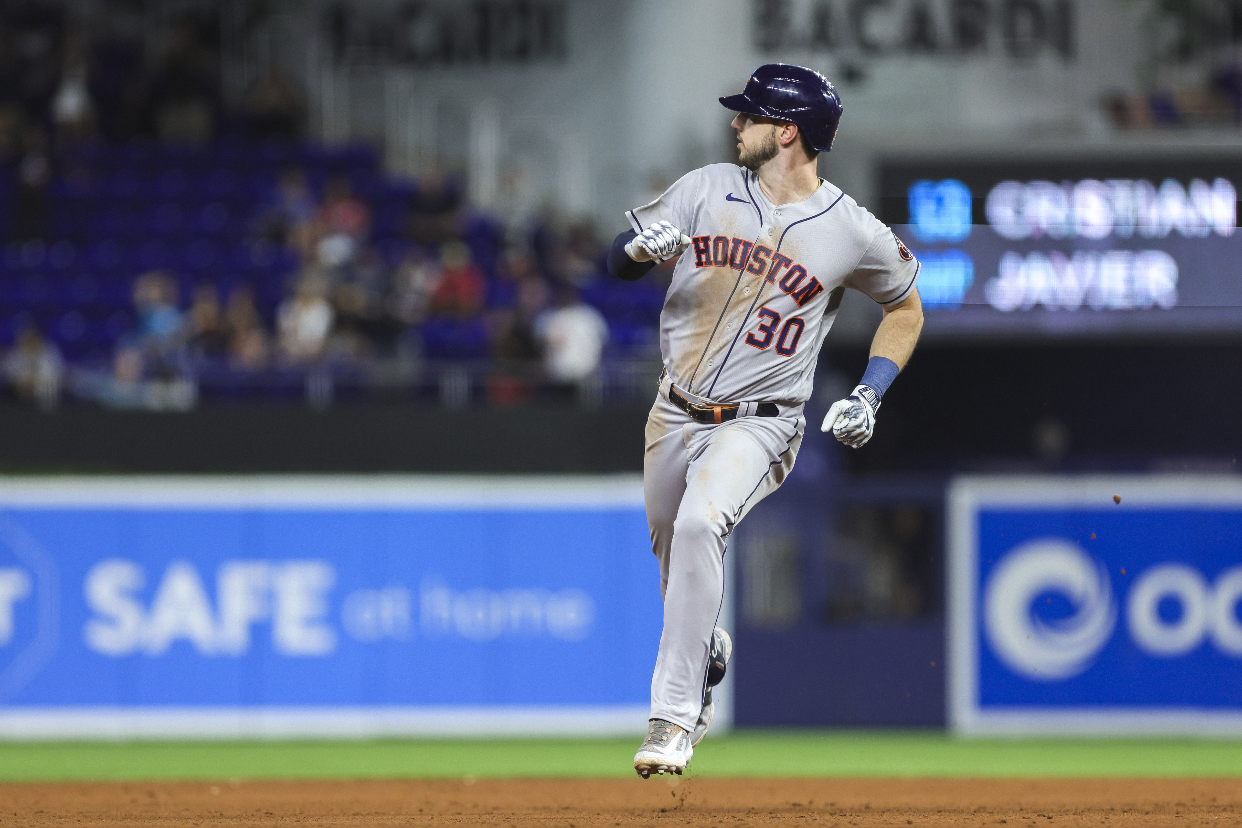 Jose Altuve exits game against Marlins after fouling pitch off his shin in  1st inning - The San Diego Union-Tribune