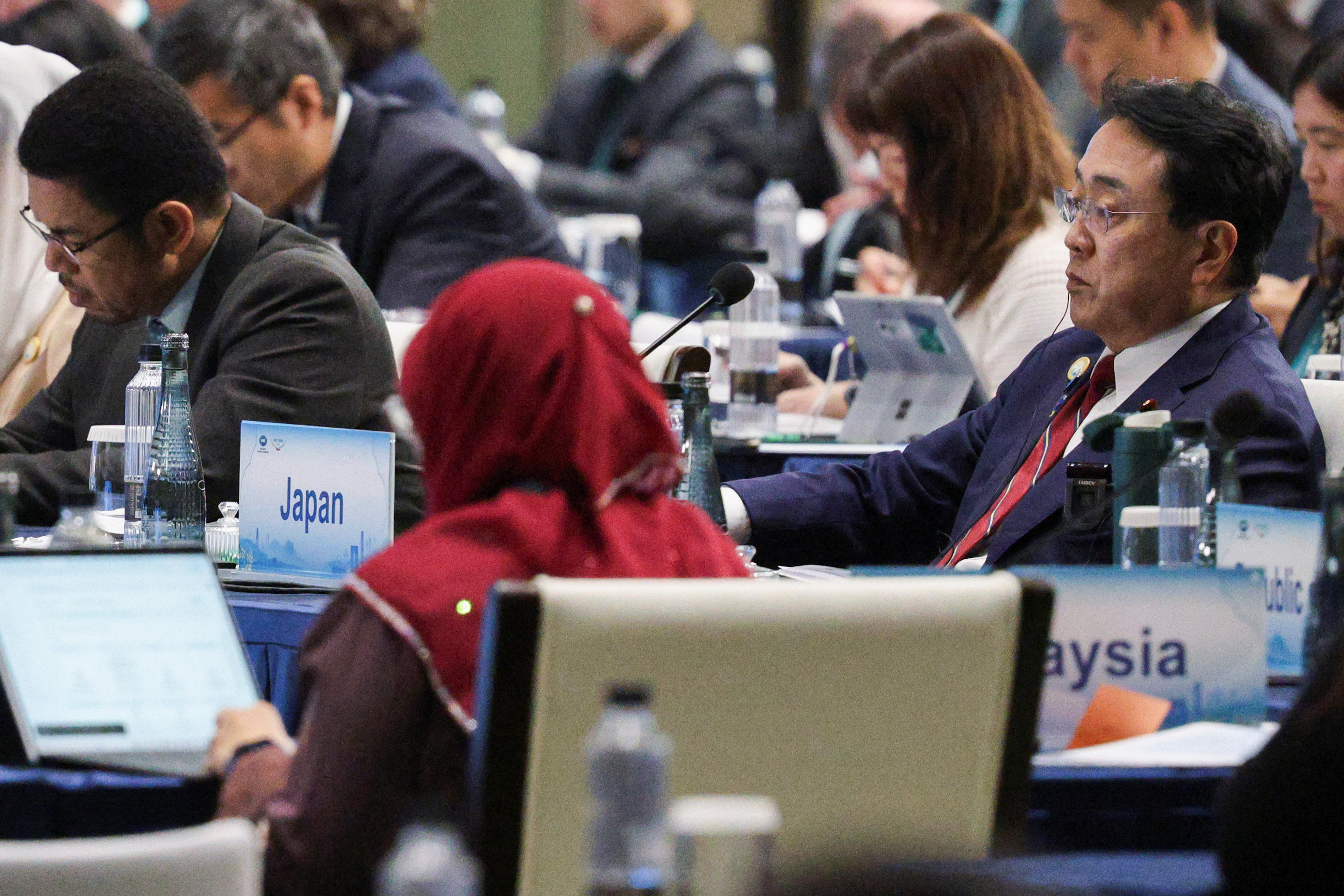 APEC trade envoys gather in China to discuss trade imbalances