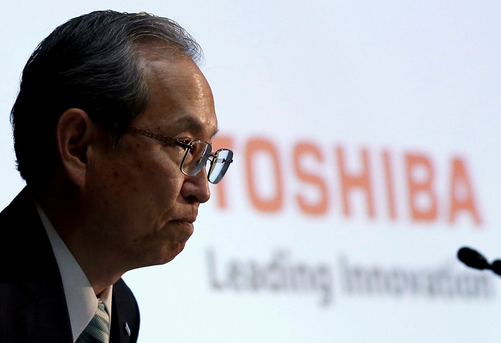Toshiba Corp CEO Satoshi Tsunakawa attends a news conference at the company's headquarters in Tokyo, Japan, August 10, 2017.    REUTERS/Toru Hanai/File Photo