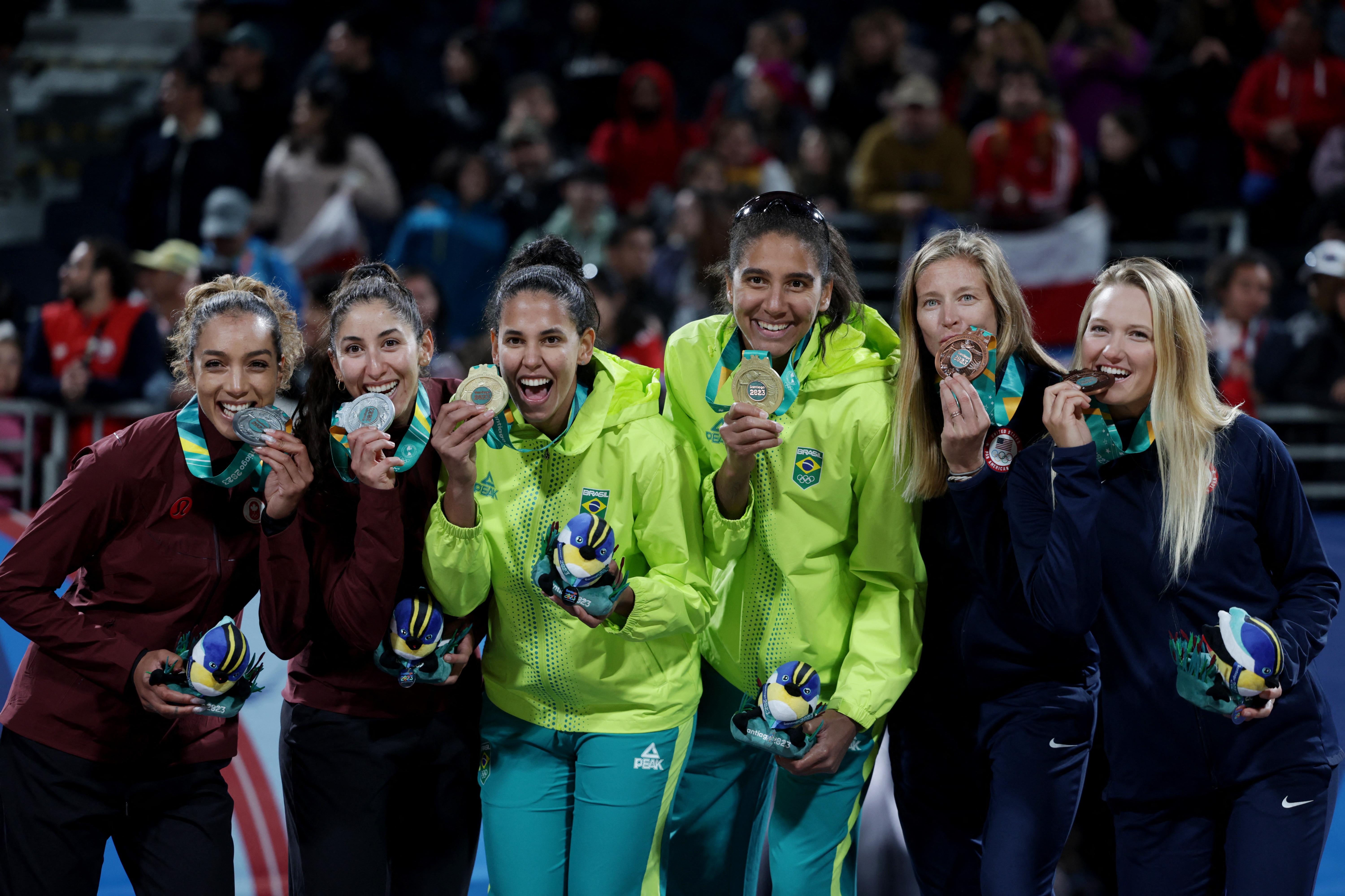 VINÃ DEL MAR, CH - 24.10.2023: JOGOS PANAMERICANOS SANTIAGO 2023 - Brazil's  27-15 victory over the Paraguay team in the first round of Women's Handball  during the Santiago 2023 Pan American Games