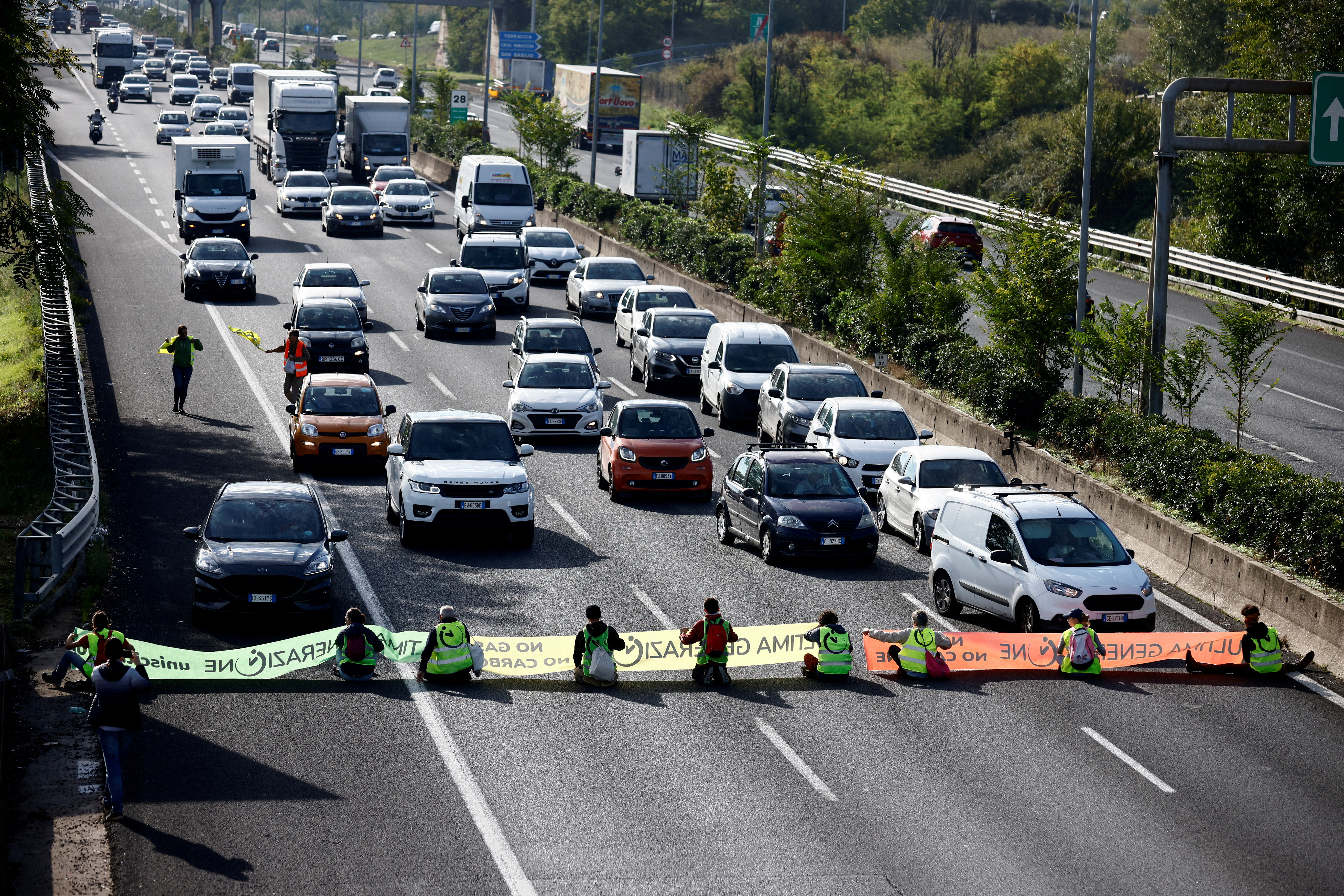 Climate activists block motorway in Rome